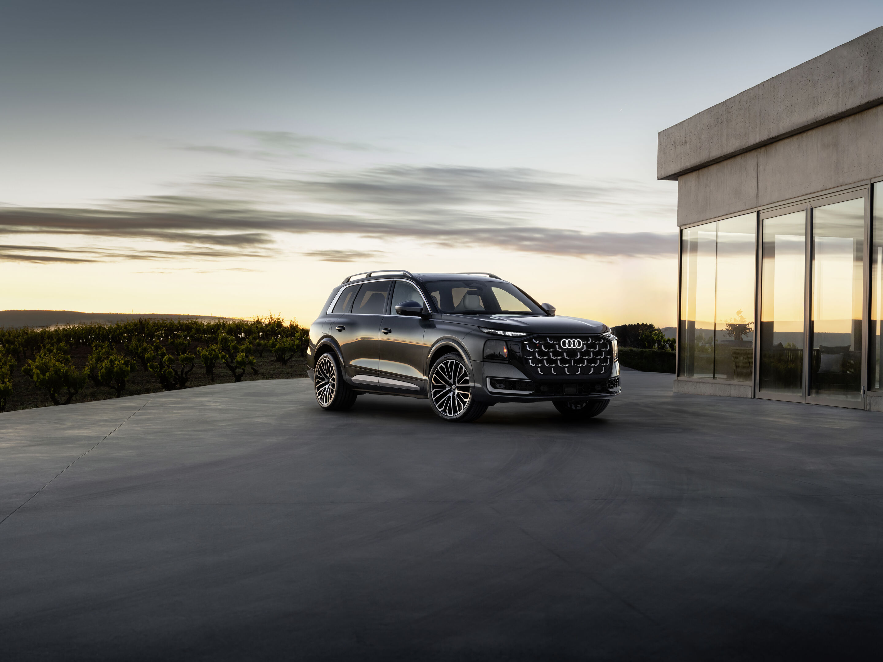 Audi SQ9 SUV - Daytona grey metallic, outdoor static photo, exterior, three-quarter front view