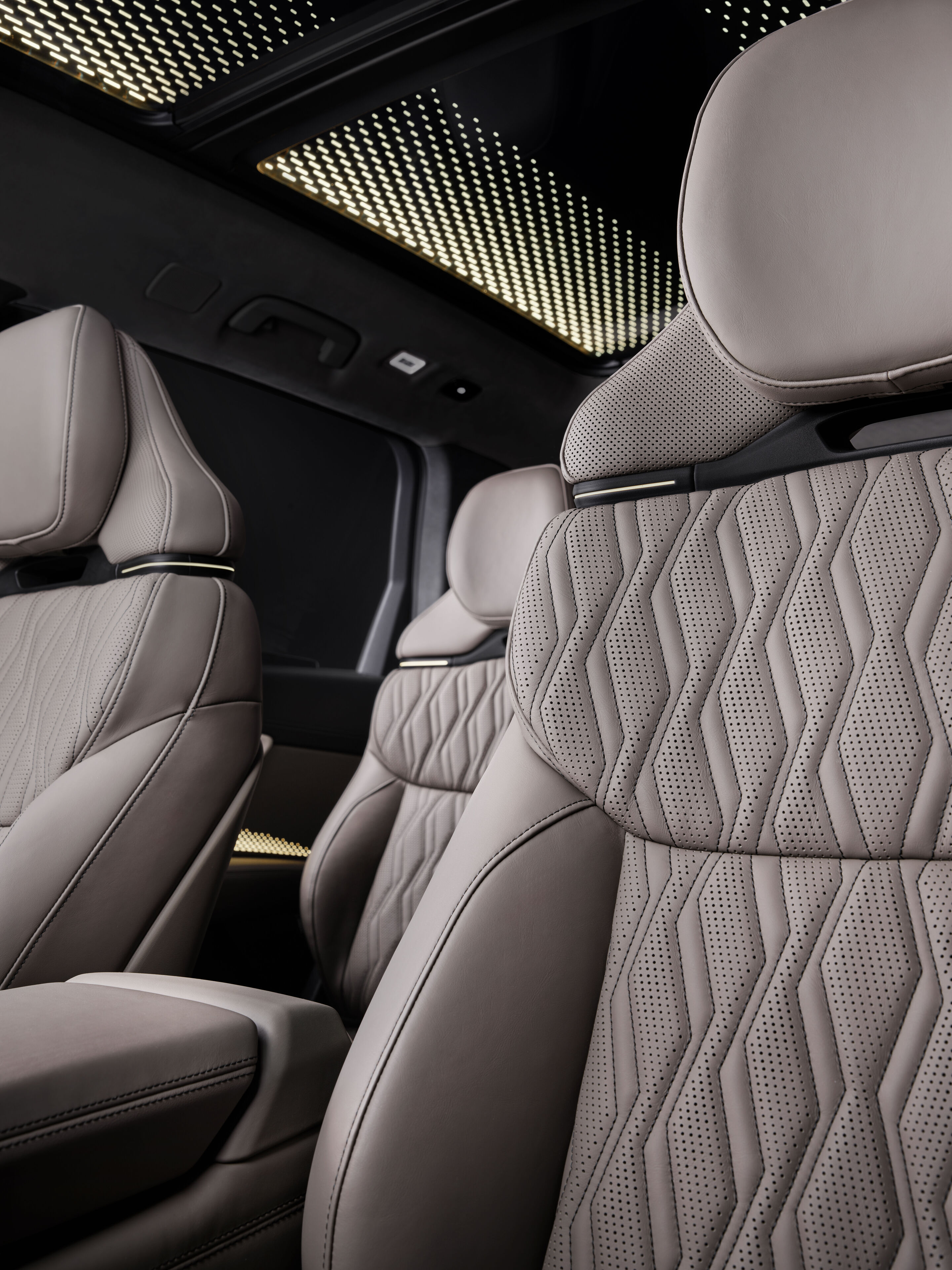 Audi Q9 SUV - Studioaufnahme, Interieur, Sitze und Panoramaglasdach