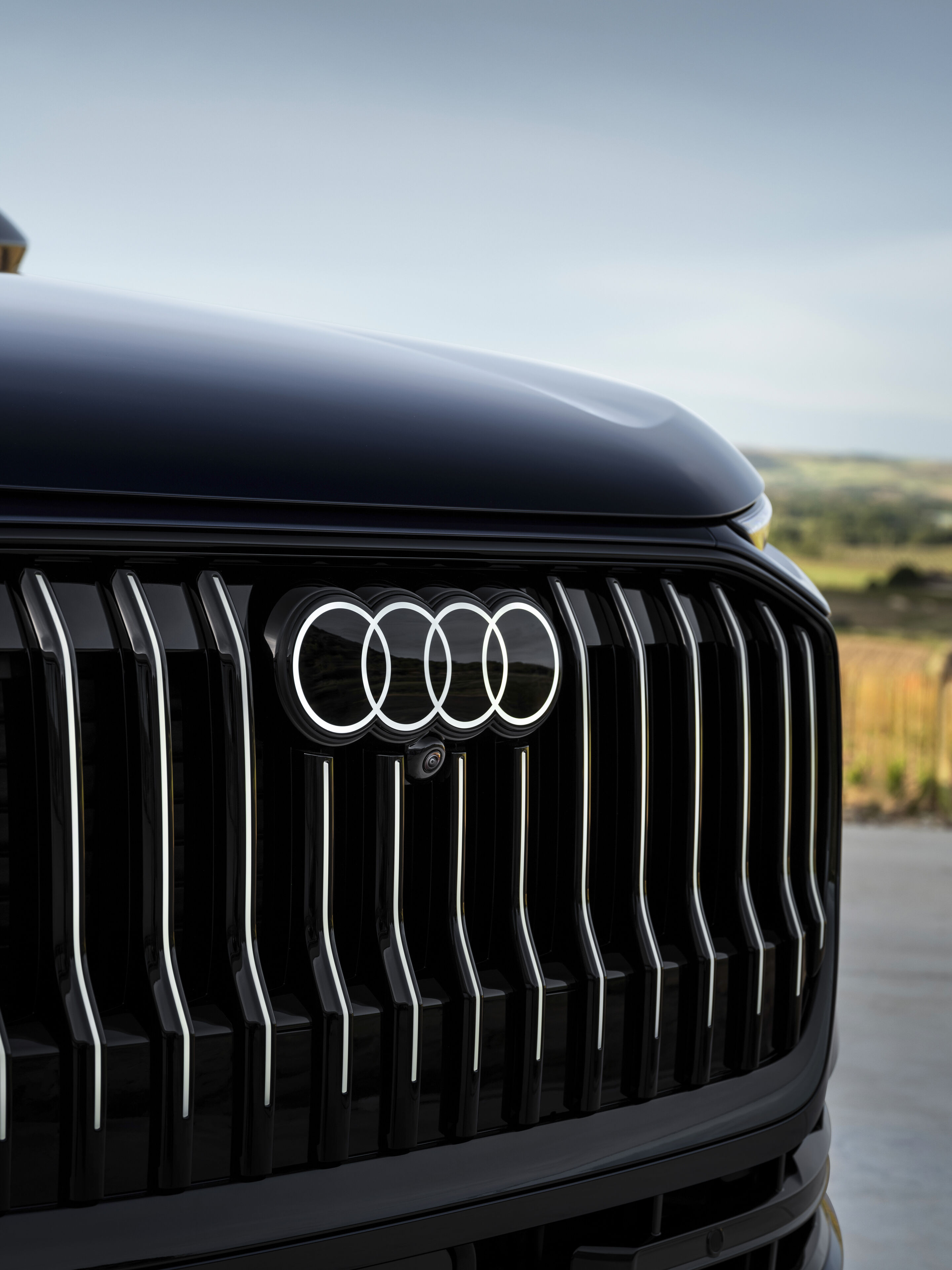 Audi Q9 SUV - Waitomo blue metallic, outdoor static photo, exterior, detailed view of rings and Singleframe