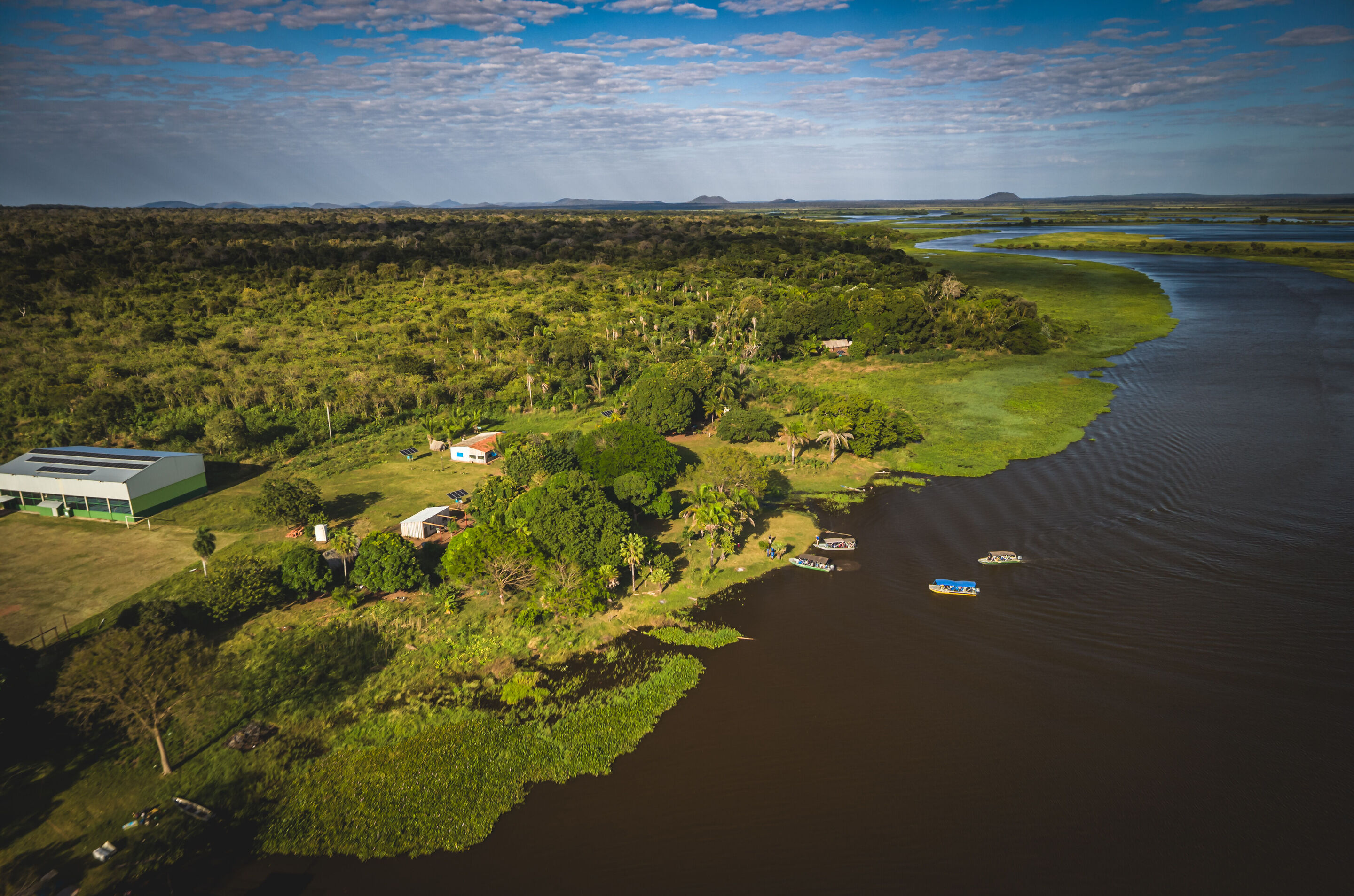 Audi and Litro de Luz bring light to a rural Brazilian region lacking a permanent power supply - Volunteers and Audi do Brazil employees handled the assembly of the portable lights and the installation of solar-powered streetlights on-site