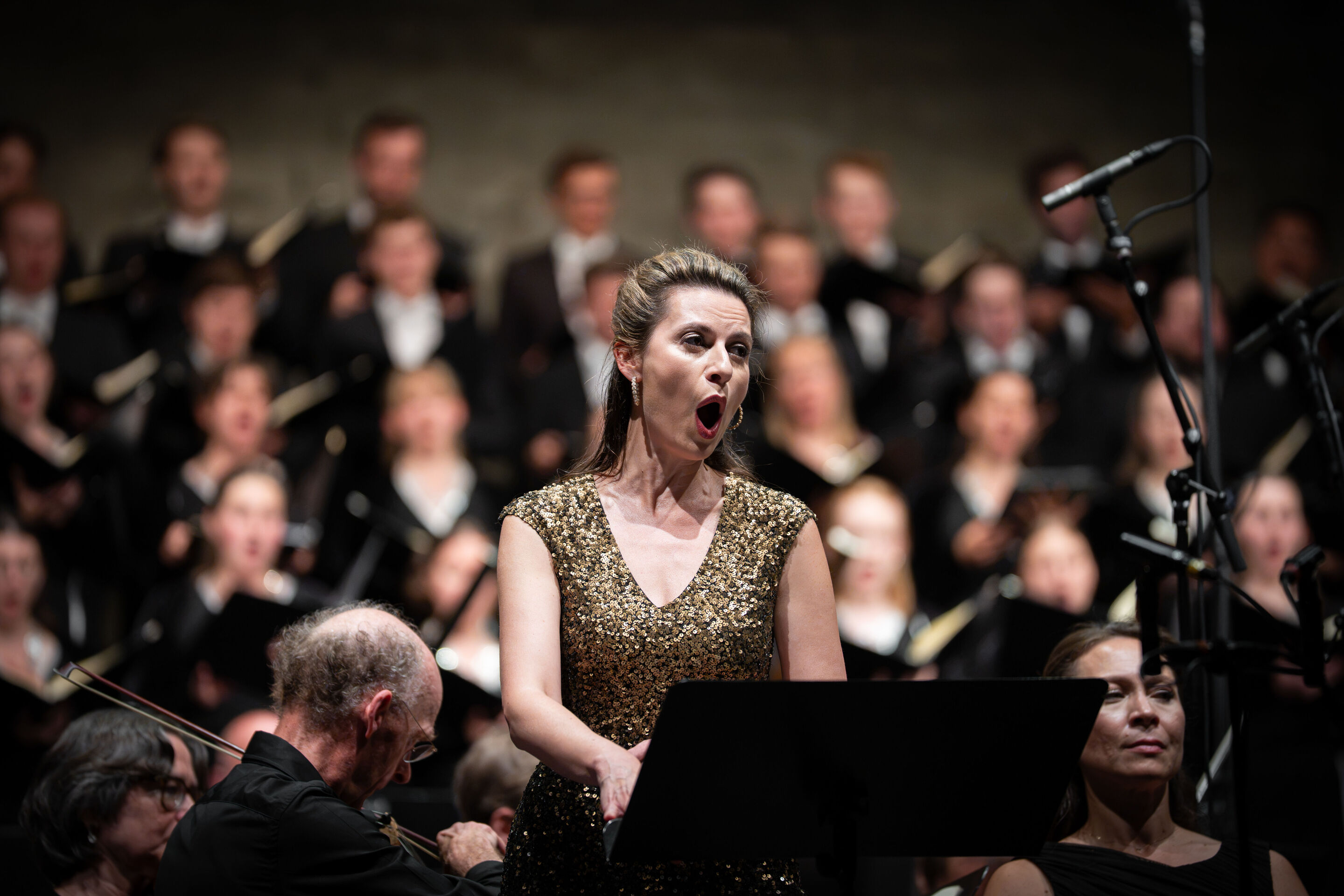 Audi Summer Concerts 2026: Closing concert - Soprano Chen Reiss is seen on stage in the Festsaal Ingolstadt in front of the Audi Youth Choir Academy. In the foreground, members of the Akademie für Alte Musik Berlin as well as mezzo-soprano Irene Roberts...