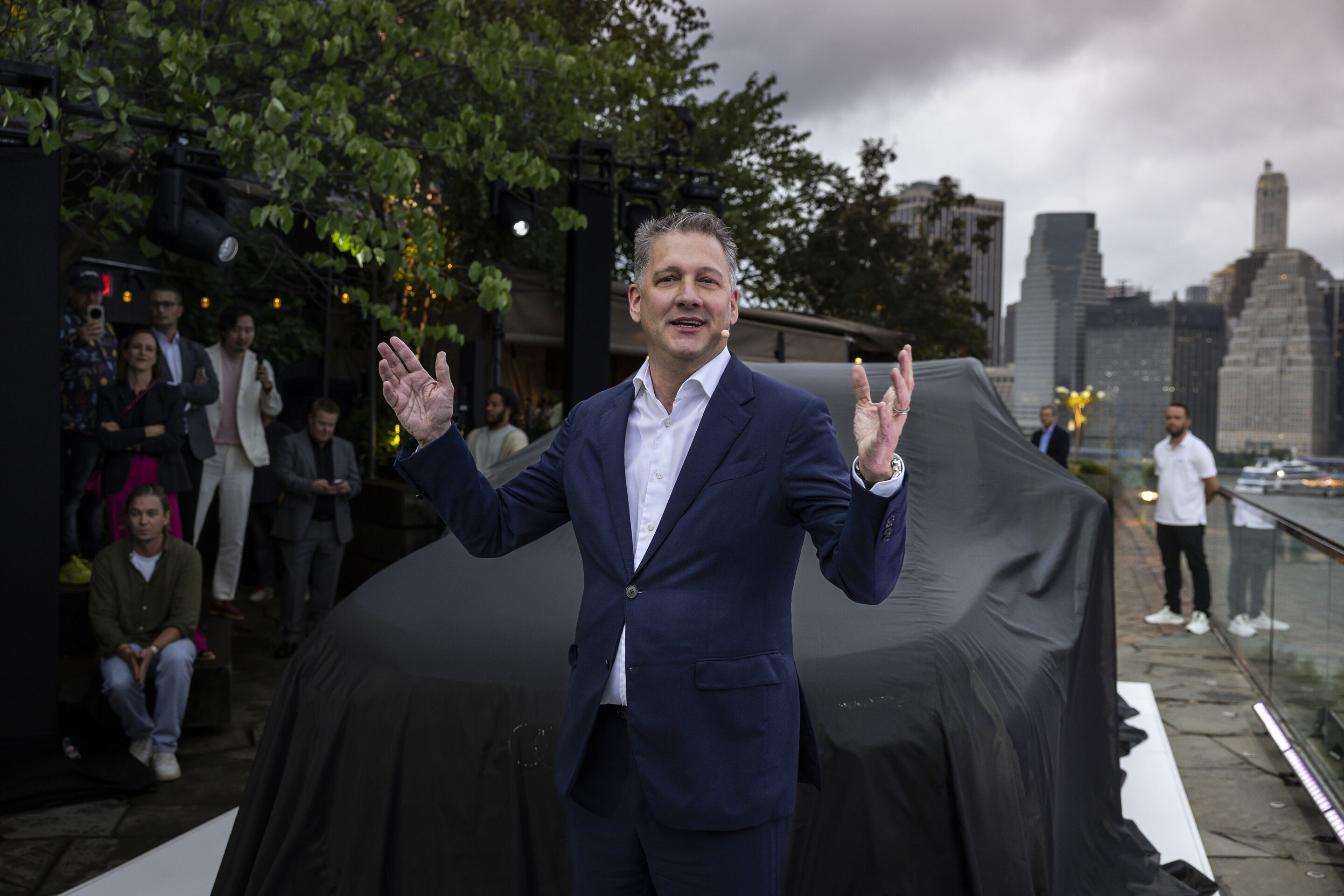 Neue Spitze im Audi Portfolio: Mit dem Q9 präsentiert die Marke mit den vier Ringen ihren ersten großen Full-Size-SUV - CEO Gernot Döllner bei der Medien-Weltpremiere in New York City