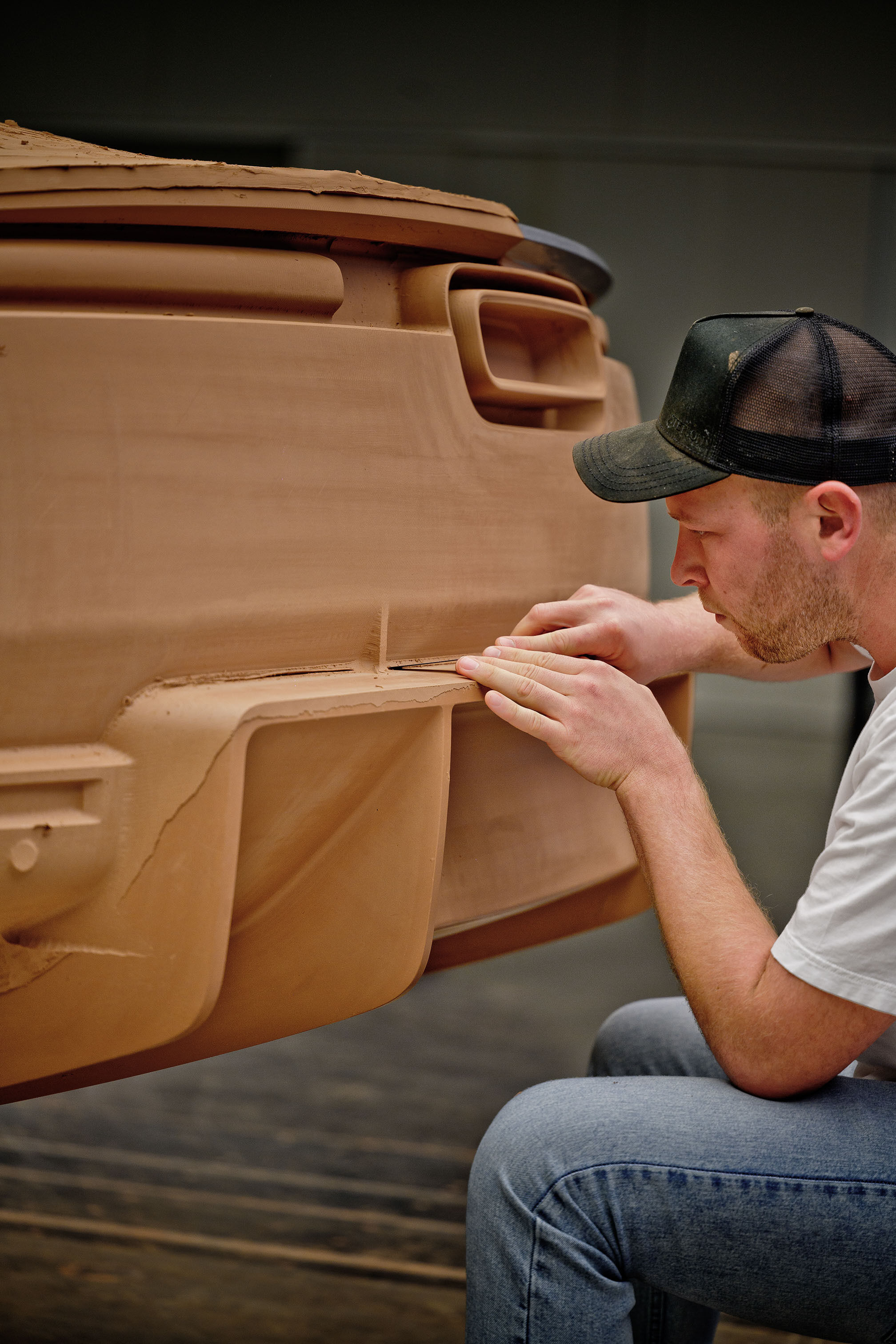 The Audi Nuvolari in 405 Days - From the initial sketch, a three-dimensional model made of special clay is created. Modelers shape it by hand and with milling machines, bringing the design to life.