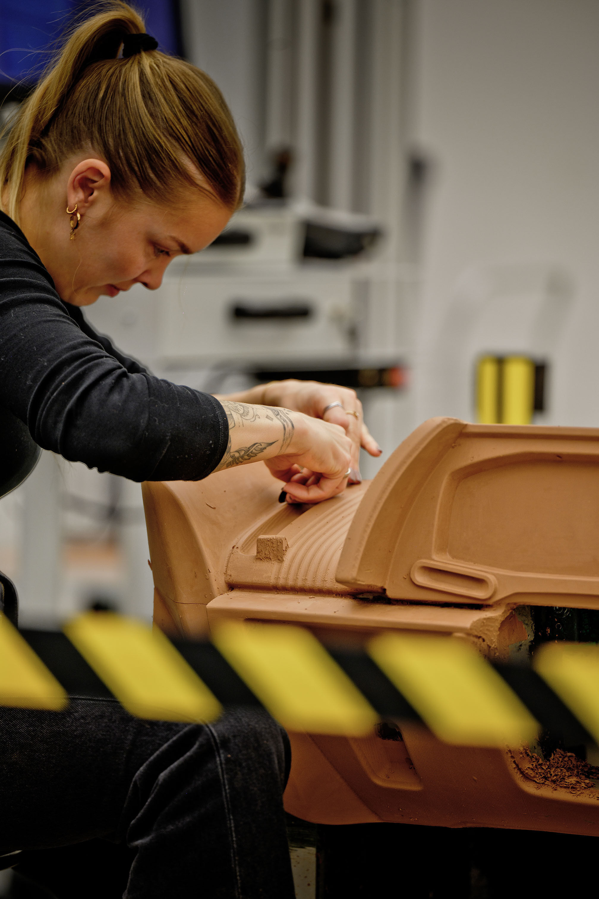 The Audi Nuvolari in 405 Days - From the initial sketch, a three-dimensional model made of special clay is created. Modelers shape it by hand and with milling machines, bringing the design to life.
