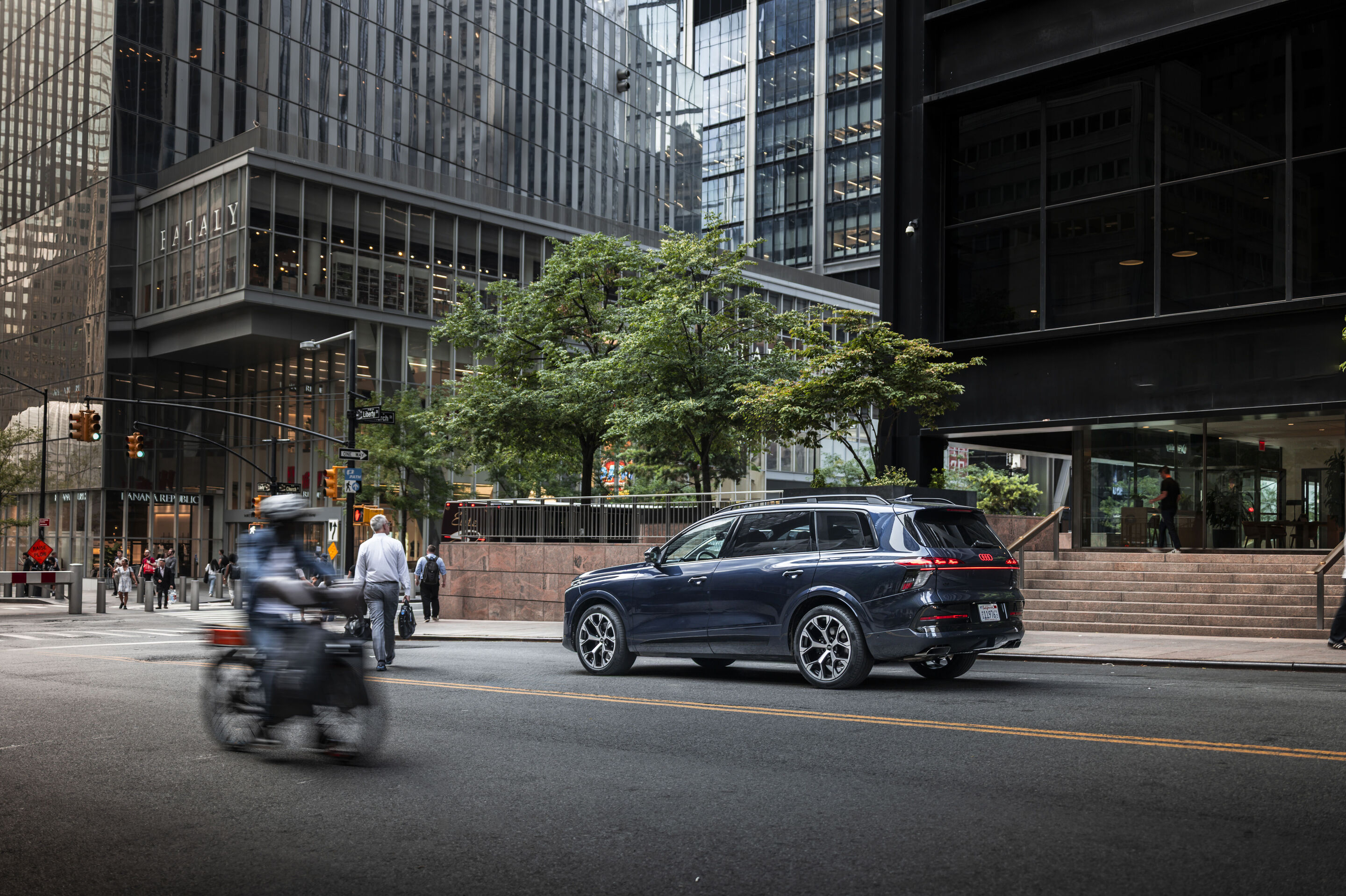 Audi Q9 - Waitomo blue metallic, dynamic photo from New York City