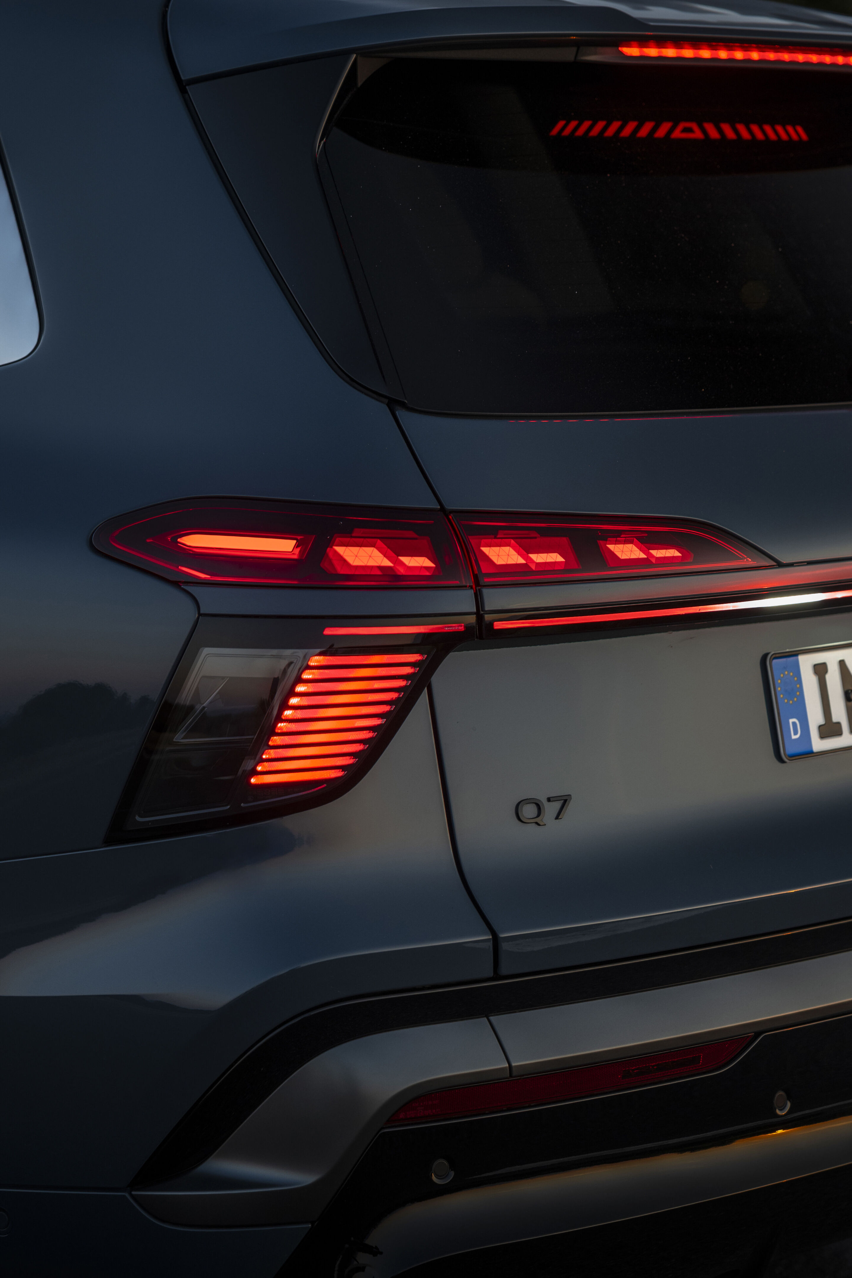 Audi Q7 SUV - Alopiasblau Metallic, Standaufnahme, Exterieur