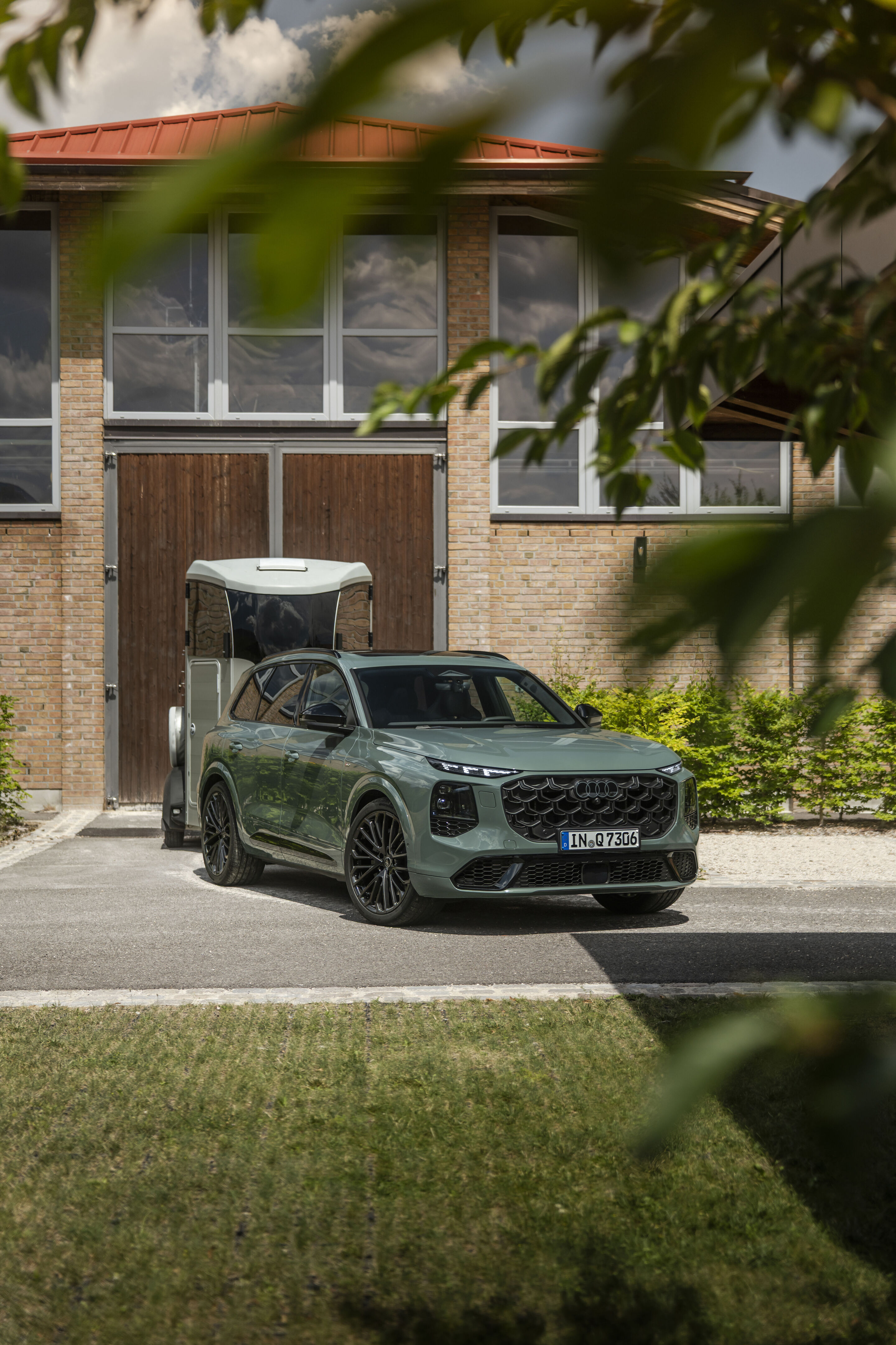 Audi Q7 SUV - Agavengrün Metallic, Outdoor-Standaufnahme, Exterieur