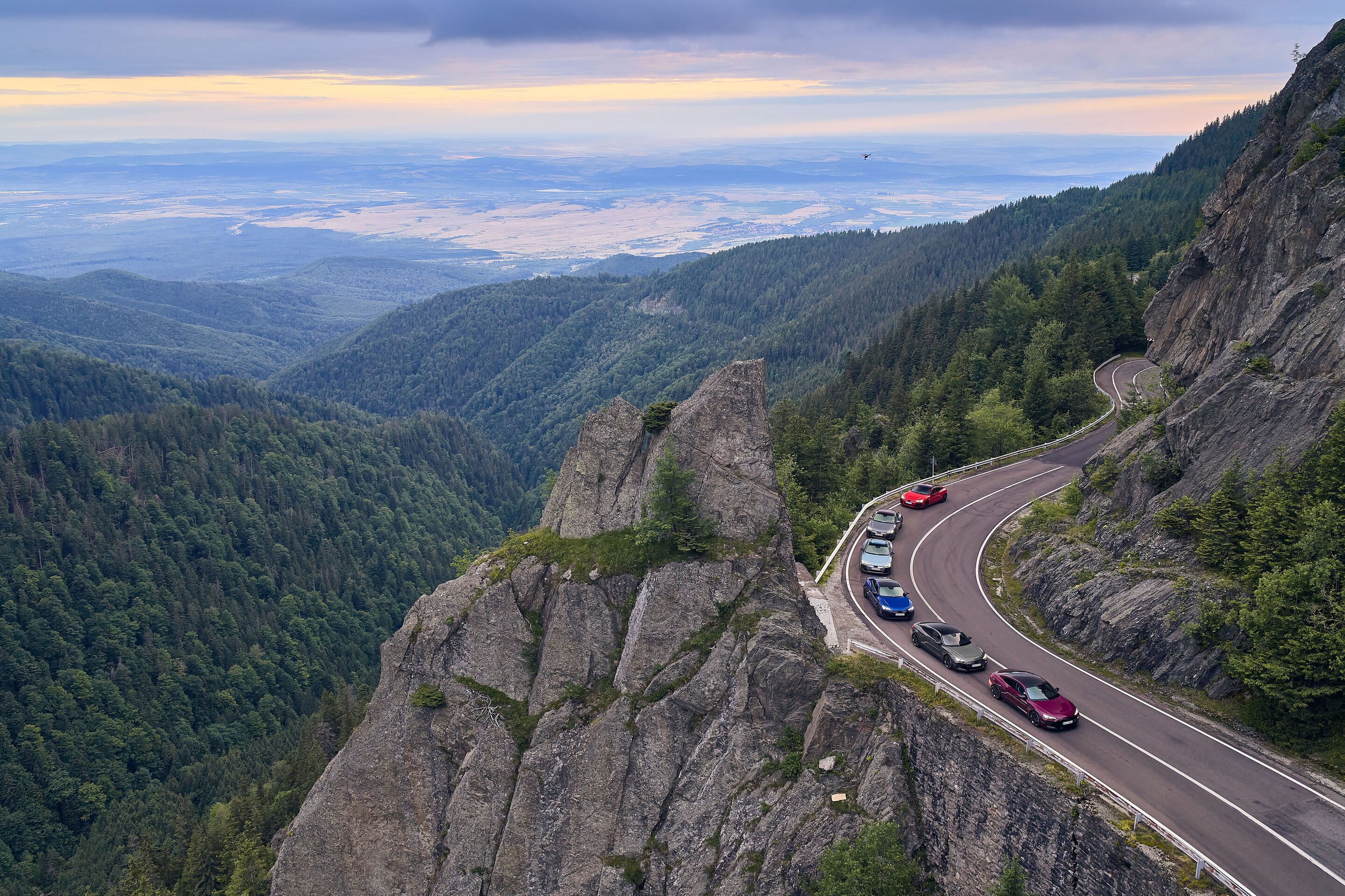 Electric Escape: Through the Carpathians in the Audi e-tron GT - High above the valley, the Transfăgărășan combines breathtaking views with driving excitement.