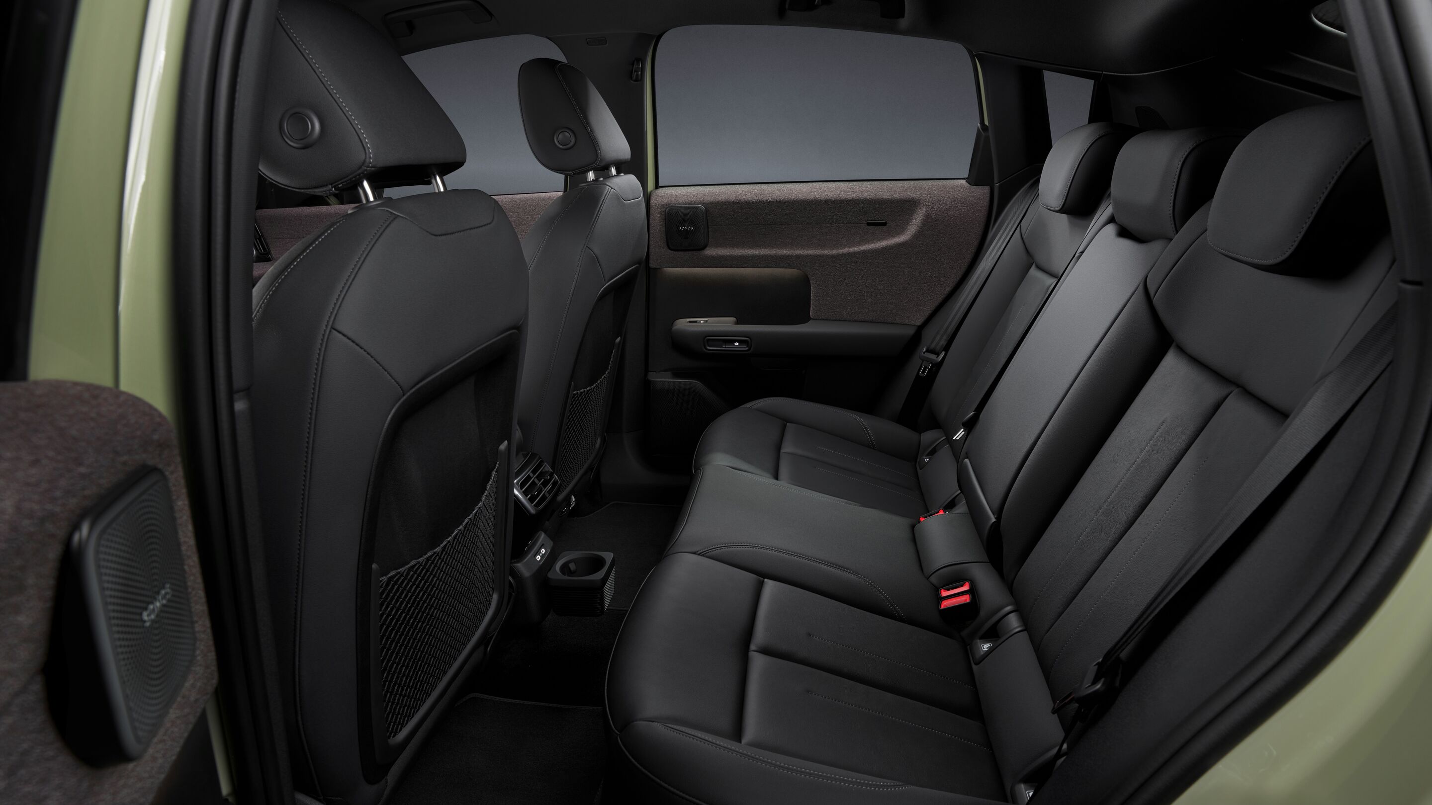 Audi A2 e-tron - Farbe: Pistaziengrün, Studioaufnahme, Interieur, 2. Sitzreihe, stoffbezogene Oberfläche Softwrap und Sonos Lautsprecher