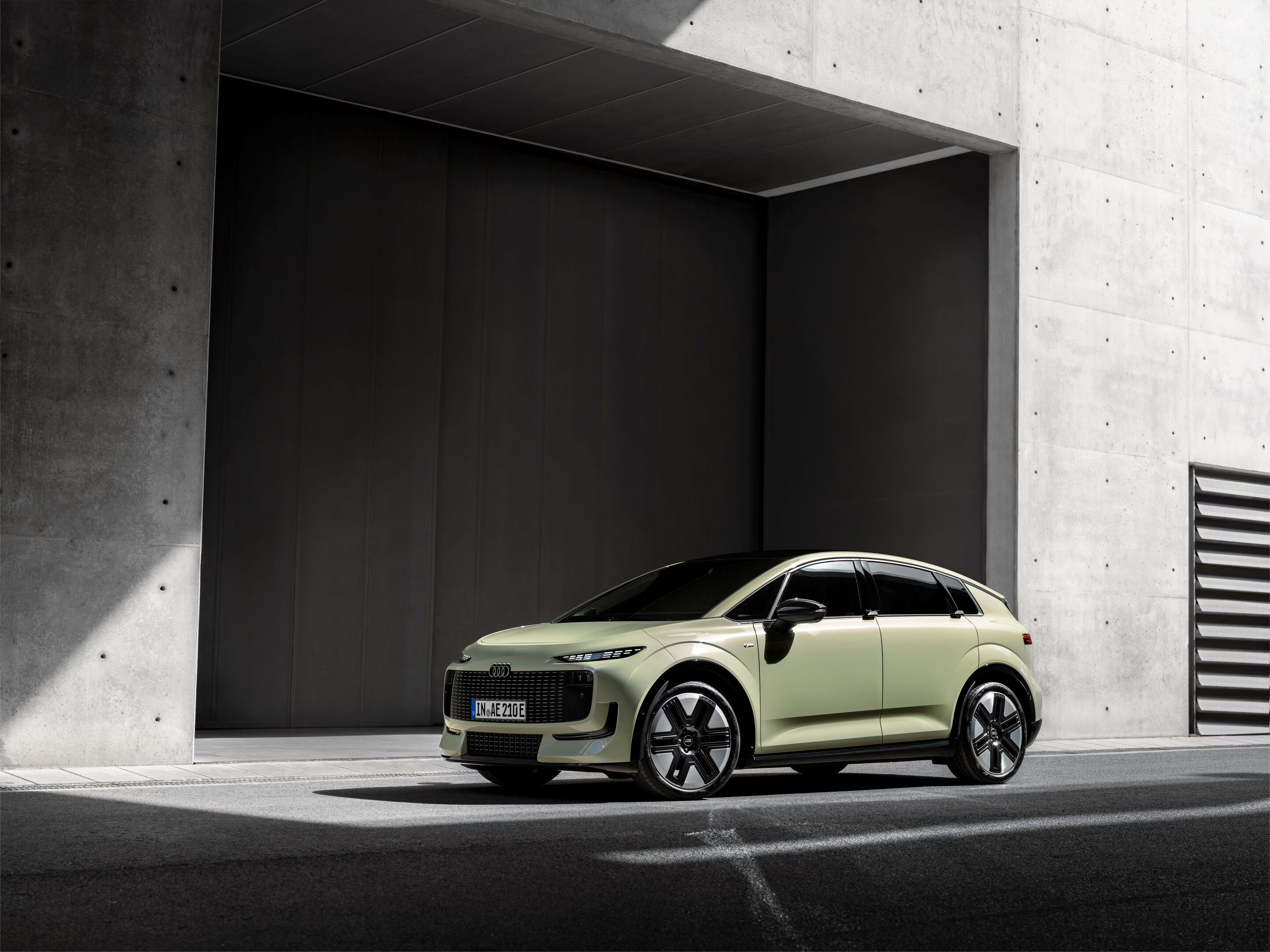 Audi A2 e-tron - Farbe: Pistaziengrün, Outdoor-Standaufnahme, Exterieur, Dreiviertelfrontansicht