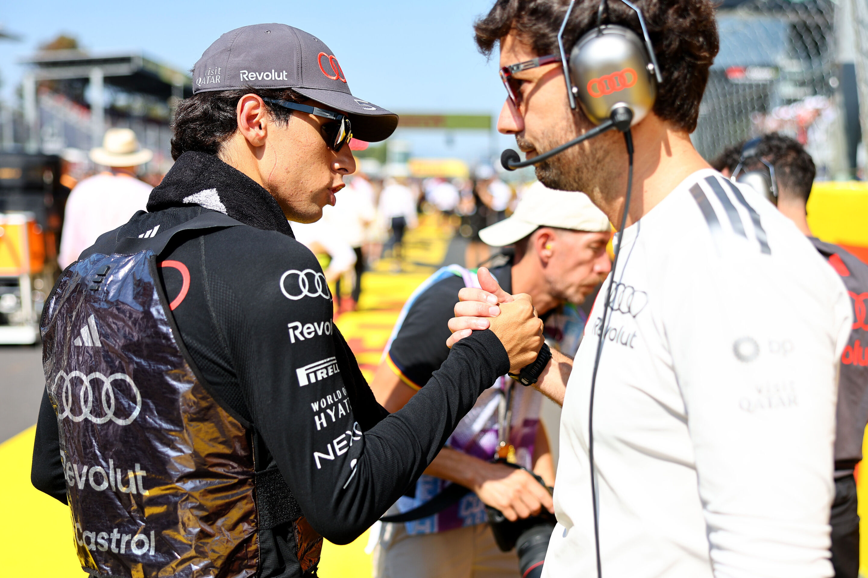 Audi Revolut F1 Team: Grand Prix von Italien - Gabriel Bortoleto mit seinem Renningenieur Jose Manuel Lopez