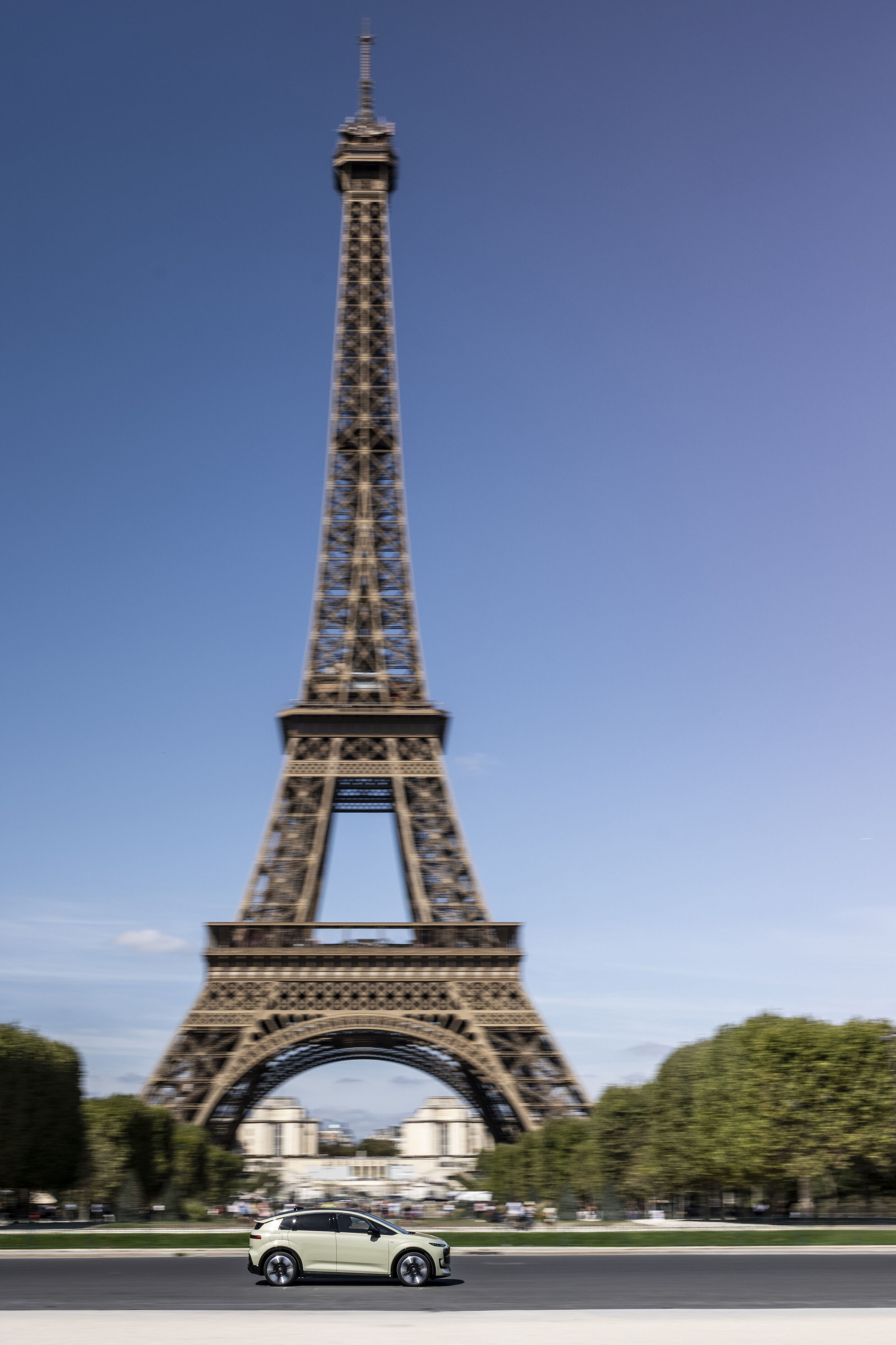 Audi presents the A2 e-tron - With its focus on efficiency, intelligent technology, and everyday usability, the Audi A2 e-tron is a tangible example of Audi’s renewal. Impressions from Paris.