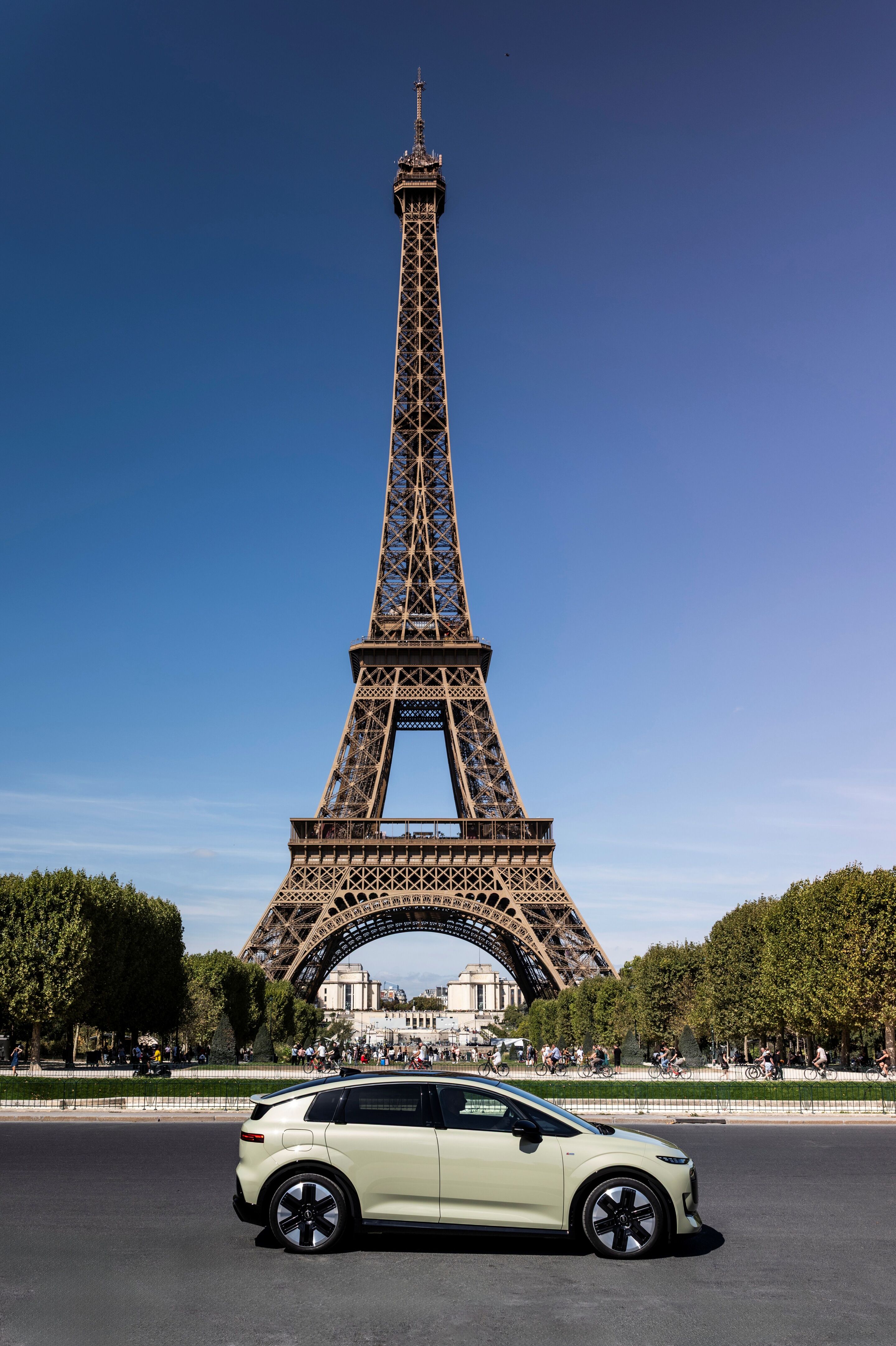 Audi presents the A2 e-tron - With its focus on efficiency, intelligent technology, and everyday usability, the Audi A2 e-tron is a tangible example of Audi’s renewal. Impressions from Paris.
