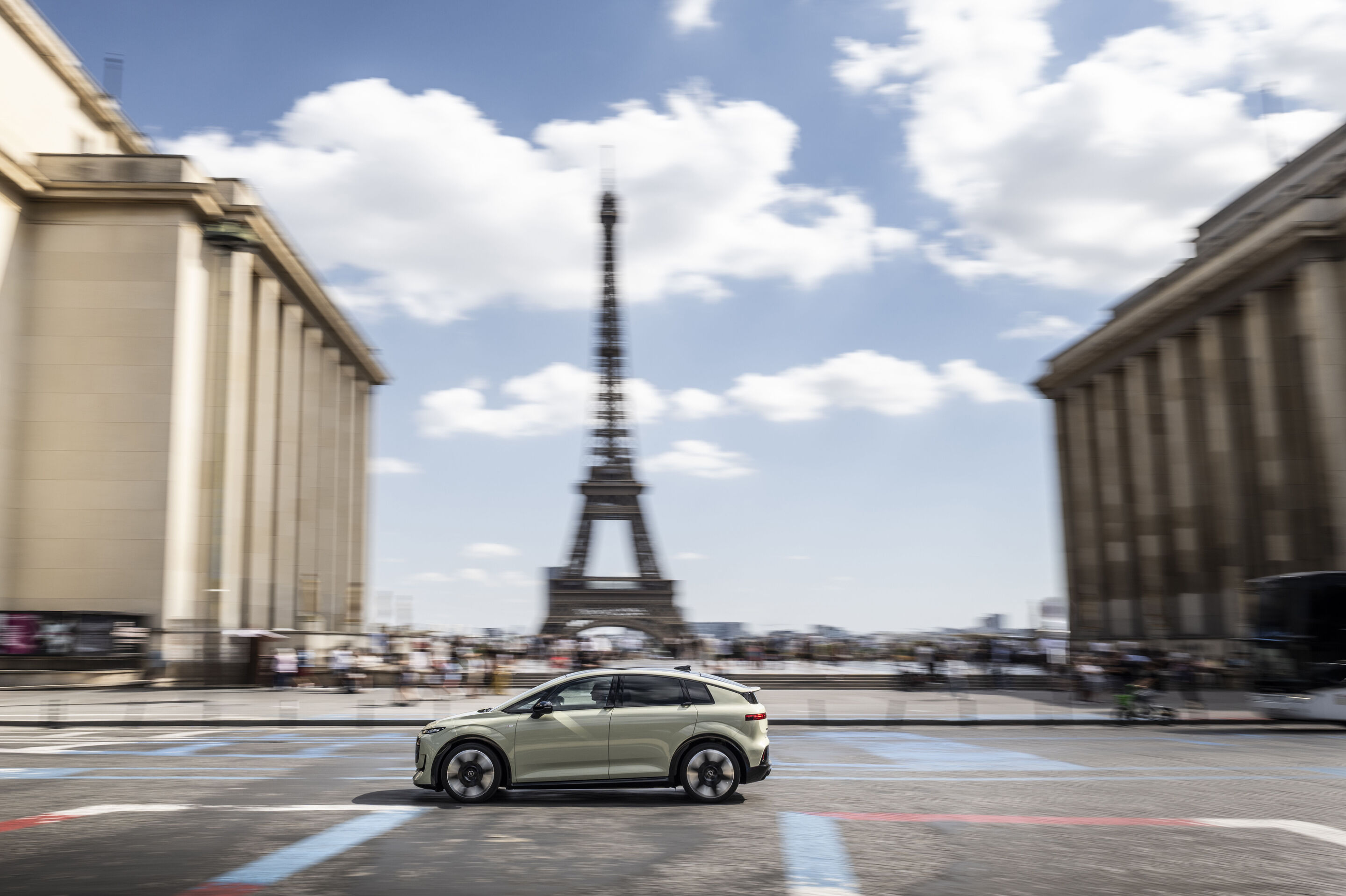 Audi präsentiert den A2 e-tron - Mit seinem Fokus auf Effizienz, intelligente Technologie und Alltagstauglichkeit macht der Audi A2 e-tron die Erneuerung der Marke sichtbar. Impressionen aus Paris.