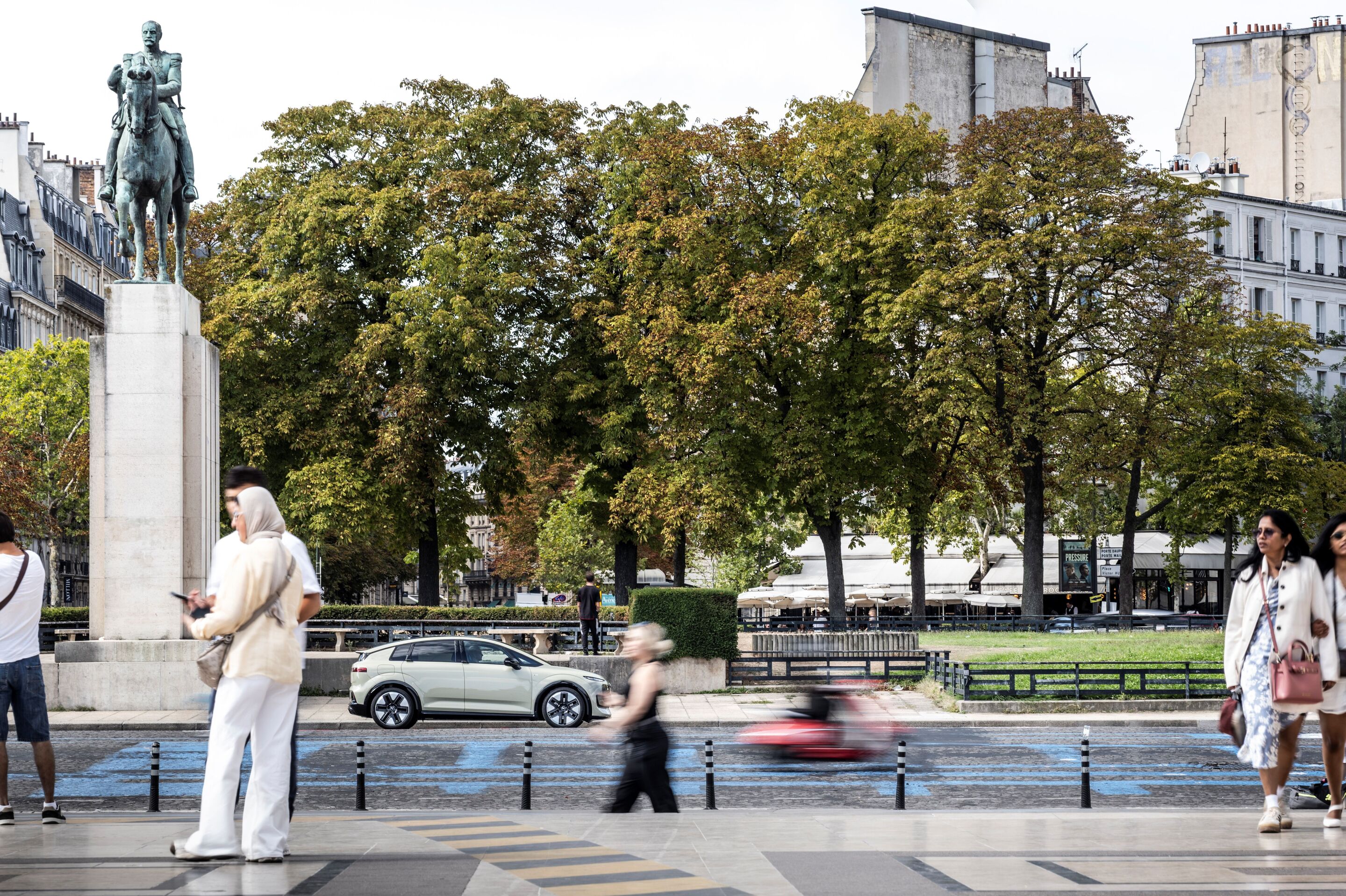 Audi präsentiert den A2 e-tron - Mit seinem Fokus auf Effizienz, intelligente Technologie und Alltagstauglichkeit macht der Audi A2 e-tron die Erneuerung der Marke sichtbar. Impressionen aus Paris.