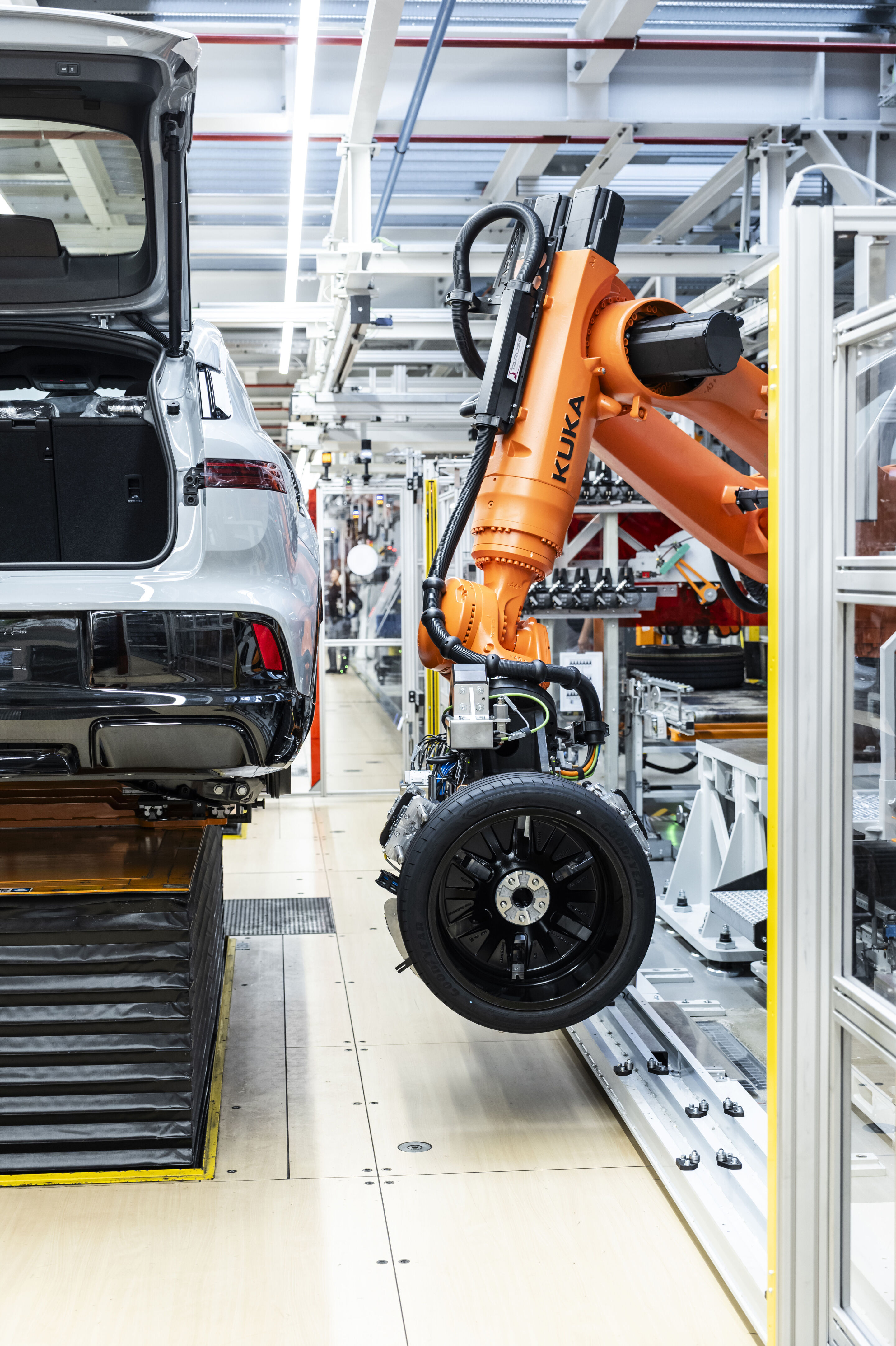Audi A2 e-tron production at the Ingolstadt site - With the A2 e-tron, Audi is introducing fully automated wheel assembly at its Ingolstadt site