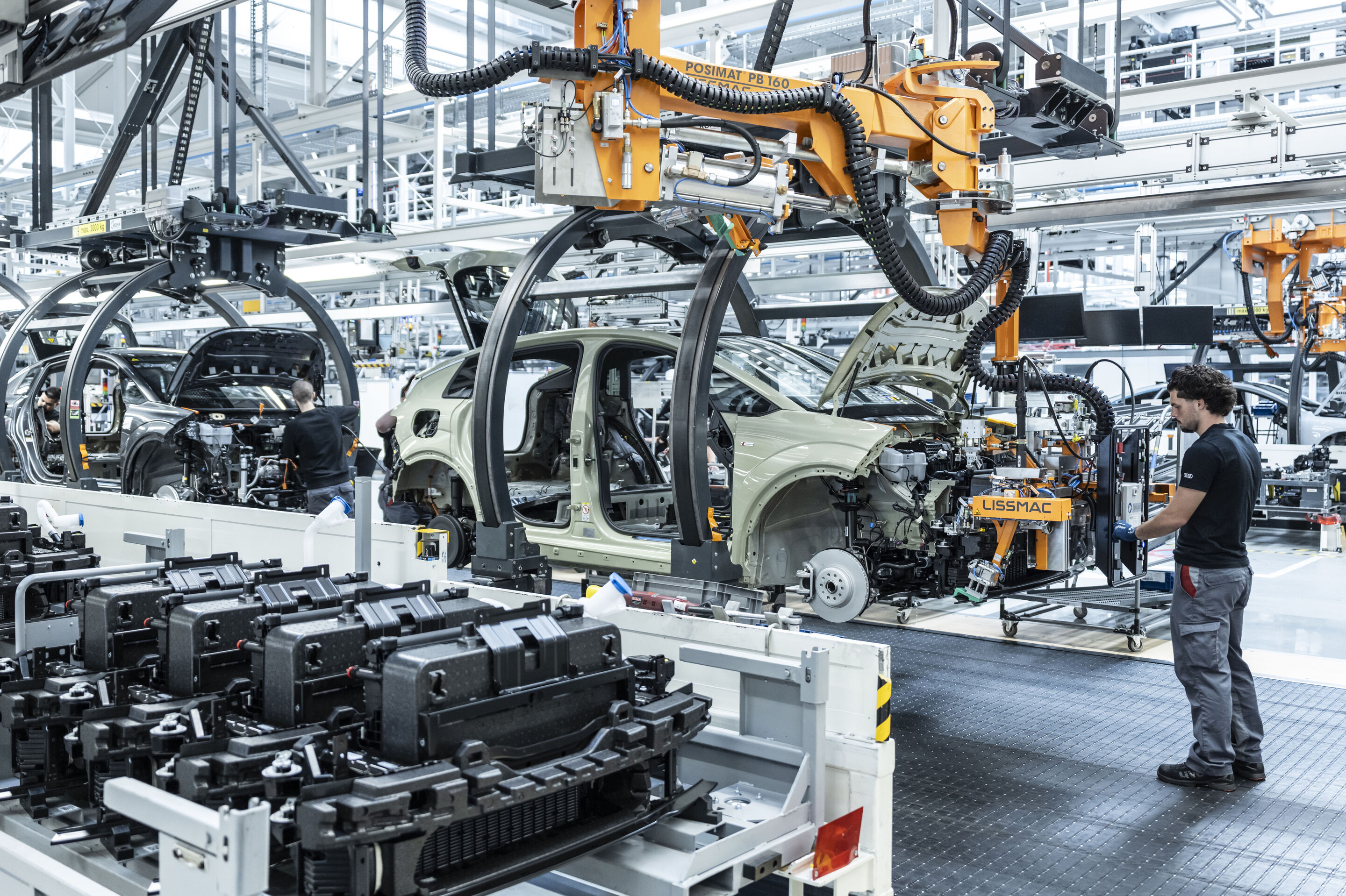 Audi A2 e-tron production at the Ingolstadt site - Frontend assembly in the production of the Audi A2 e-tron.