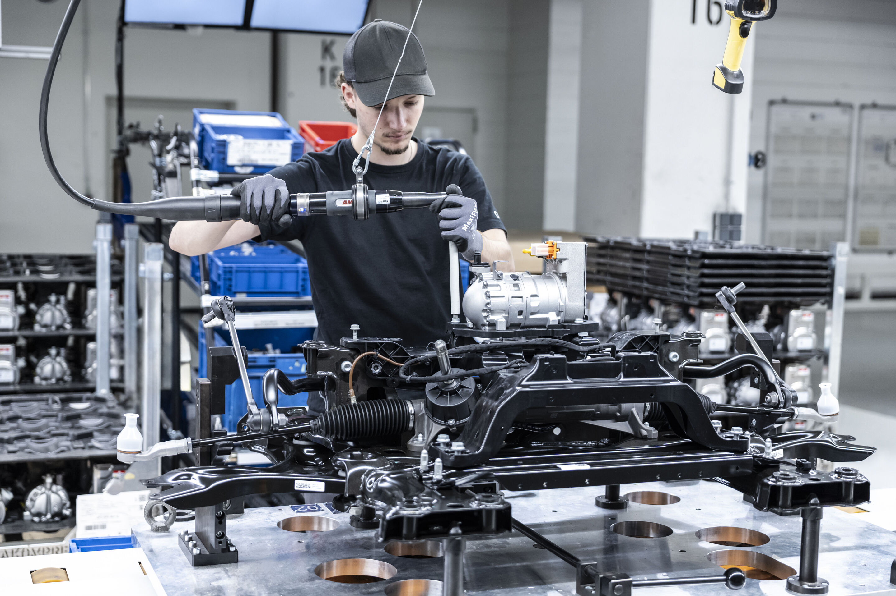 Audi A2 e-tron production at the Ingolstadt site - Pre-assembly of the front axle in Audi A2 e-tron production.