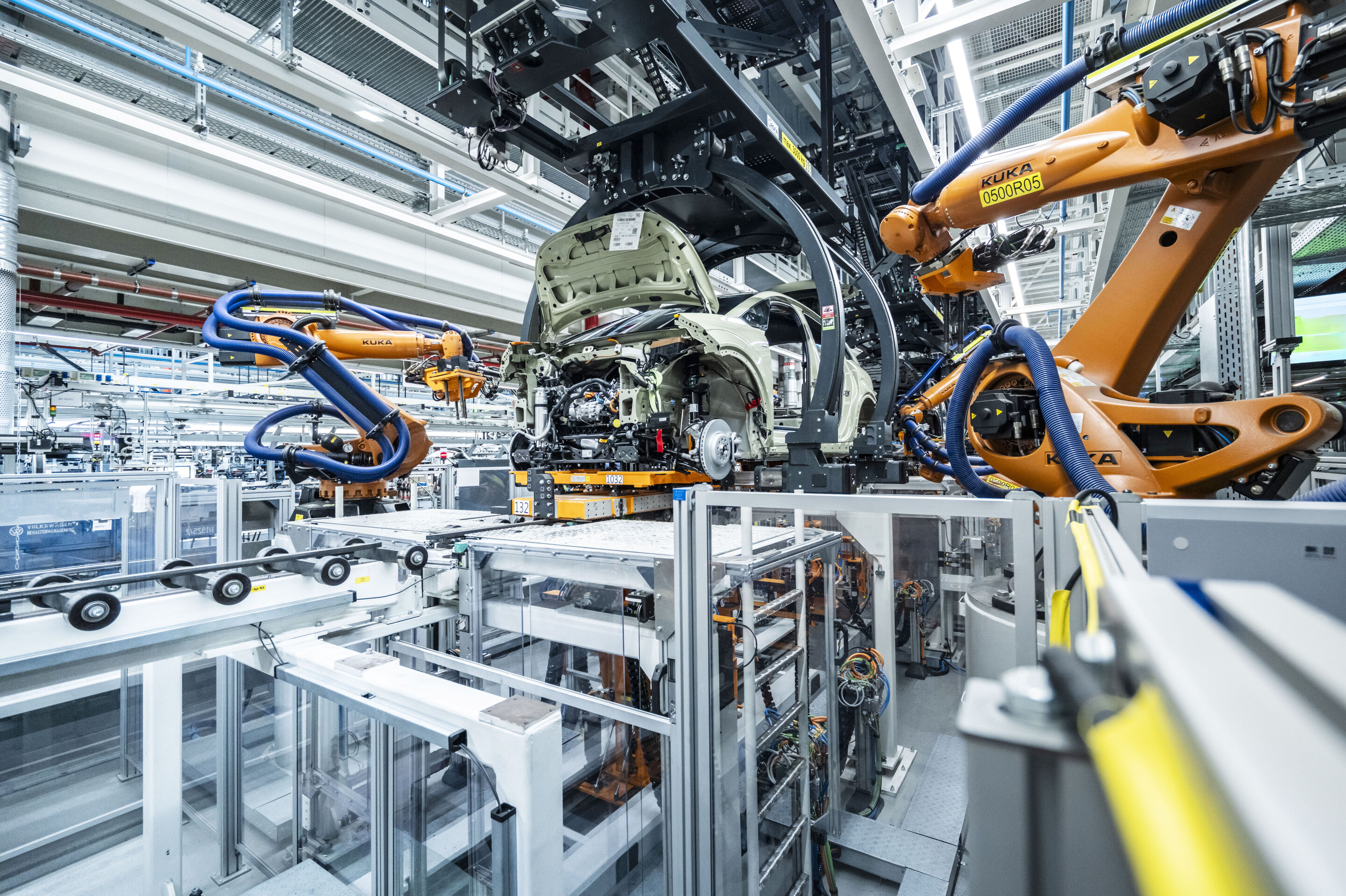 Audi A2 e-tron production at the Ingolstadt site - Body-to-drivetrain bolting on the Audi A2 e-tron.