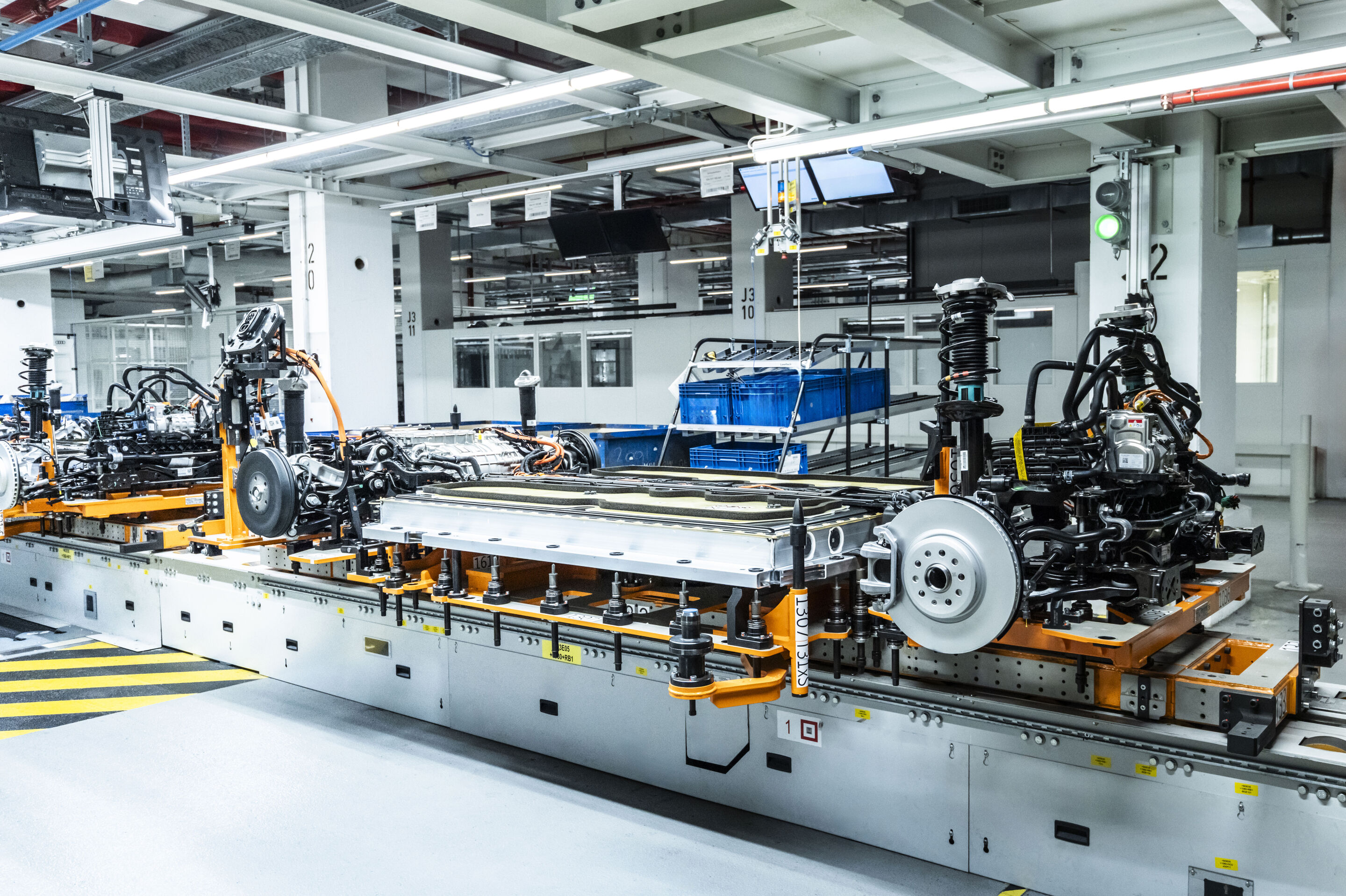 Audi A2 e-tron production at the Ingolstadt site - Drivetrain pre-assembly for the Audi A2 e-tron.