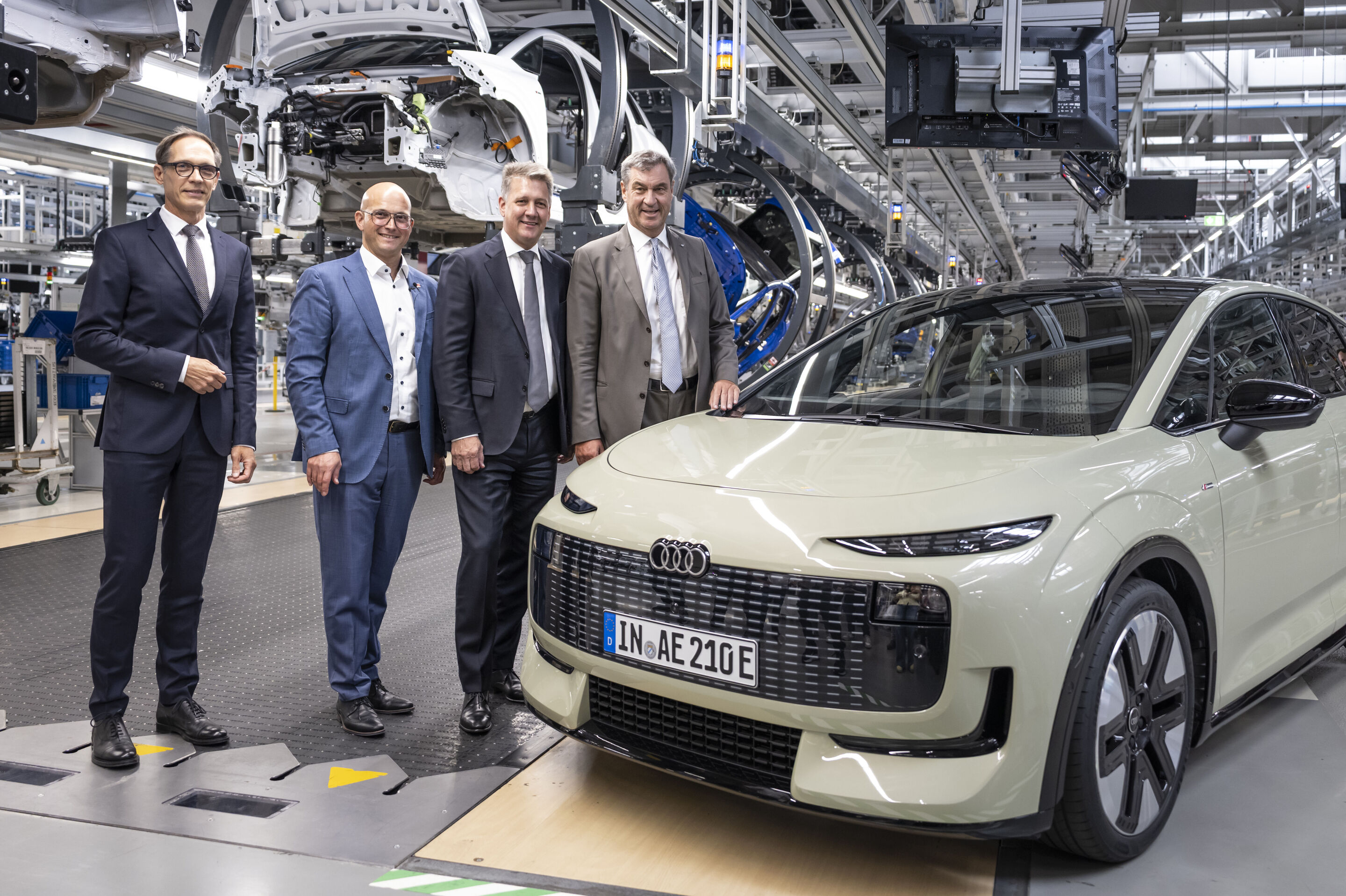 Audi begins production of the A2 e-tron - Audi has begun production of the A2 e-tron in Ingolstadt. Gerd Walker, Board Member for Production and Logistics, Jörg Schlcagbauer, Chairman of the General Works Council, CEO Gernot Döllner and Bavarian Minister-President...
