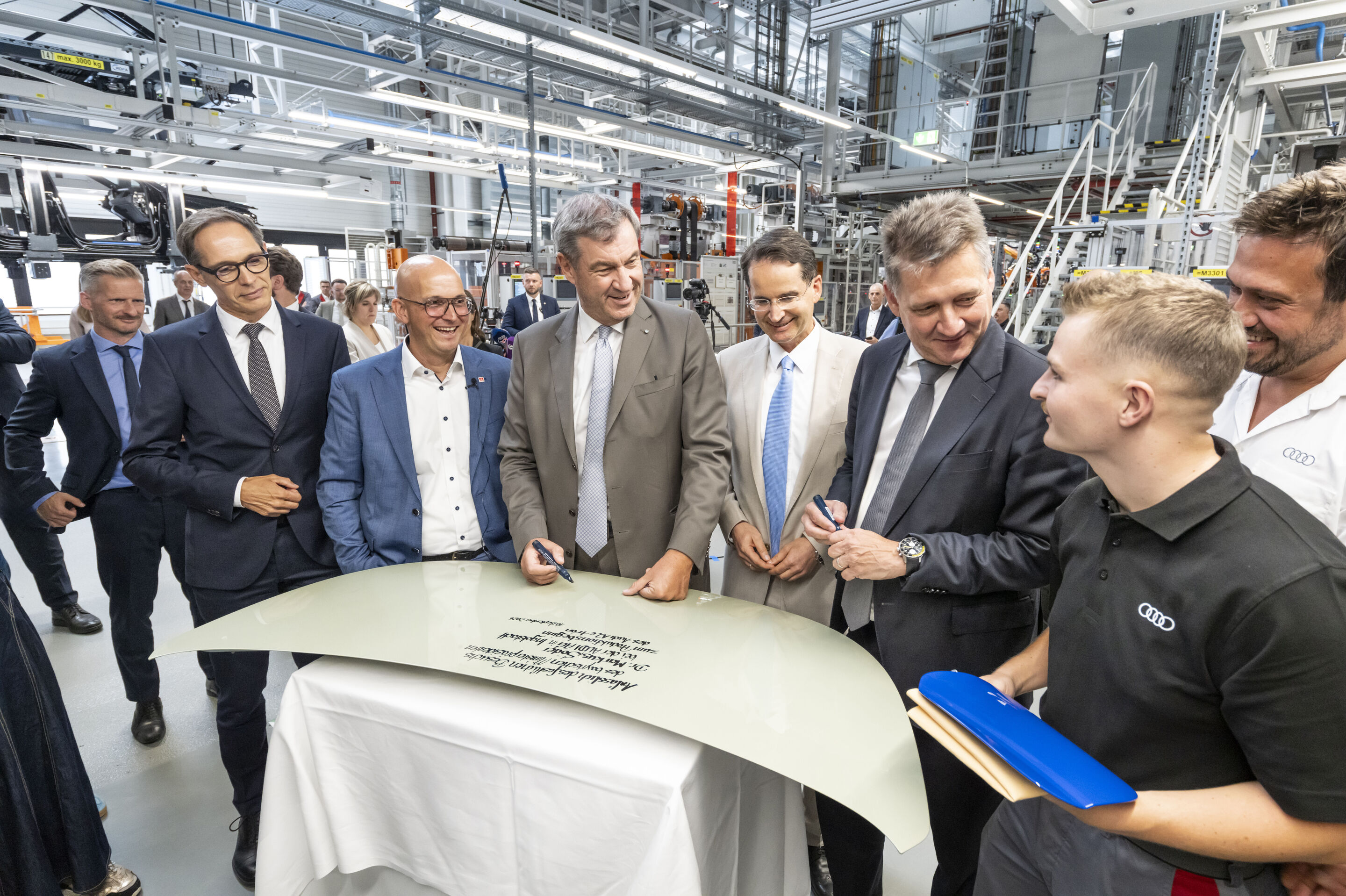 Audi begins production of the A2 e-tron - Audi has begun production of the A2 e-tron in Ingolstadt. Gerd Walker, Board Member for Production and Logistics, Jörg Schlagbauer, Chairman of the General Works Council, Bavarian Minister-President Markus Söder,...