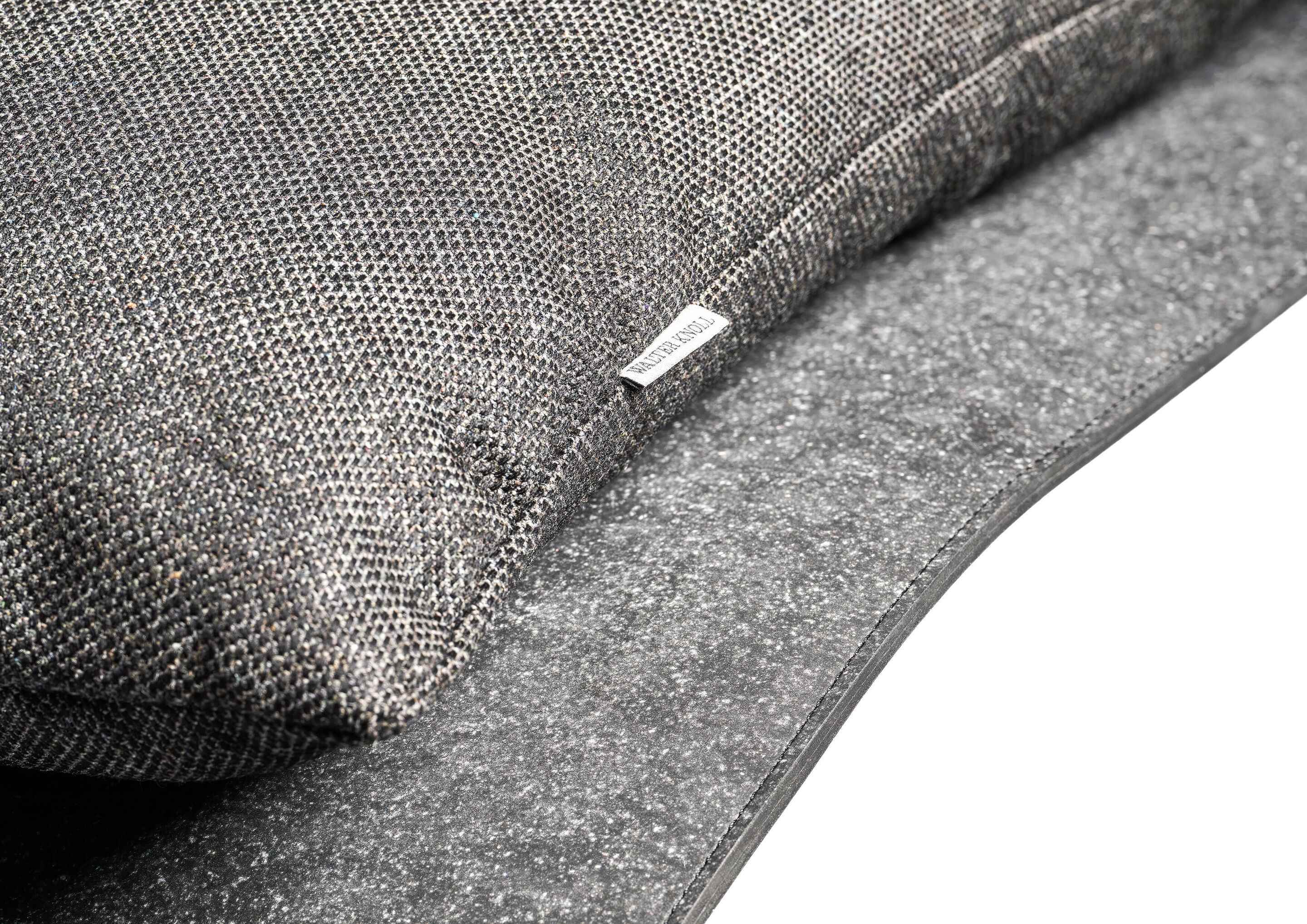Audi Corporate Architecture: Cuoio Lounge Chair, detail high-quality stitching - Audi Corporate Architecture: Cuoio Lounge Chair, detail high-quality stitching