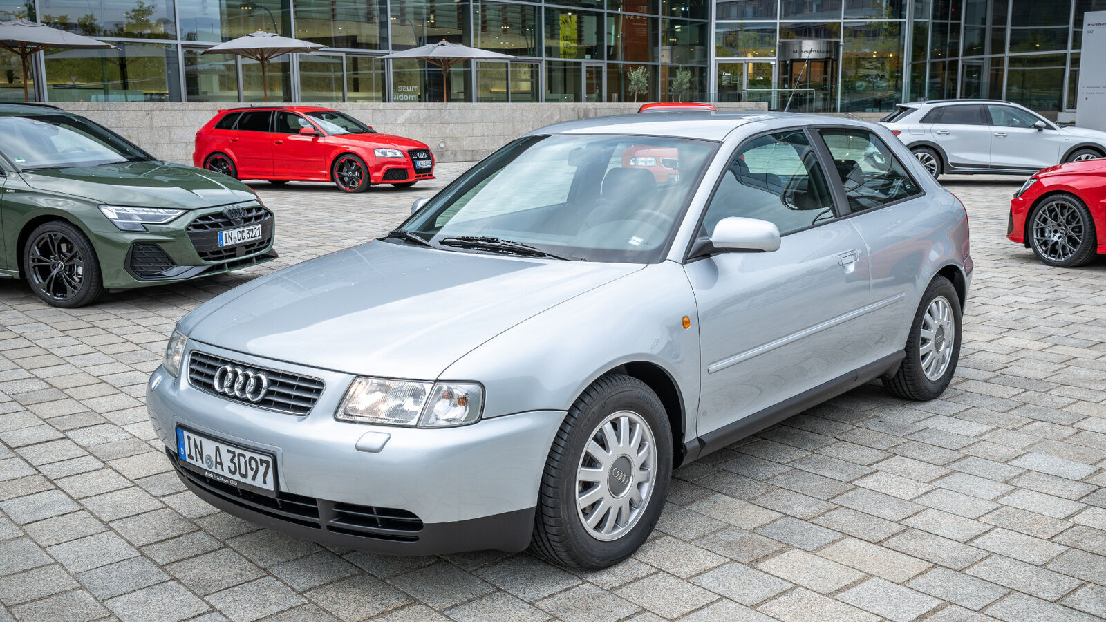 30 Jahre Audi A3 - Audi A3 von 1997 in Alusilber Metallic