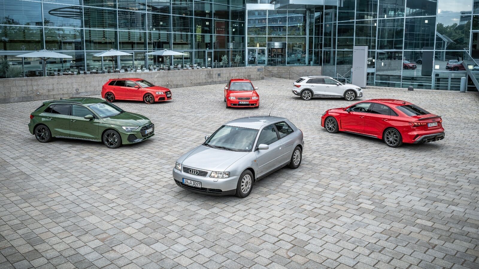 30 Jahre Audi A3 - Gruppenbild verschiedener Audi A3 Generationen und Modellvarianten