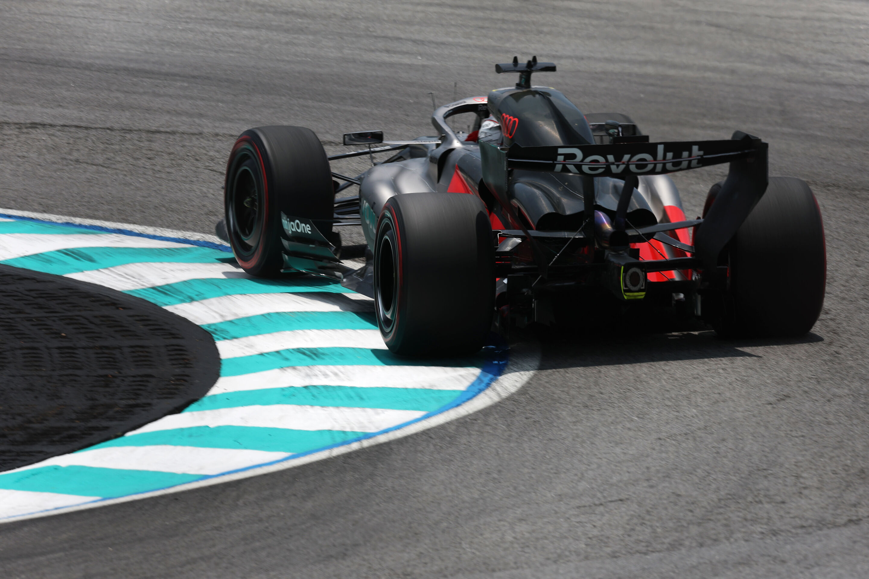 Audi Revolut F1 Team: Bahrain Grand Prix in Malaysia - Audi R26 #27, Nico Hulkenberg