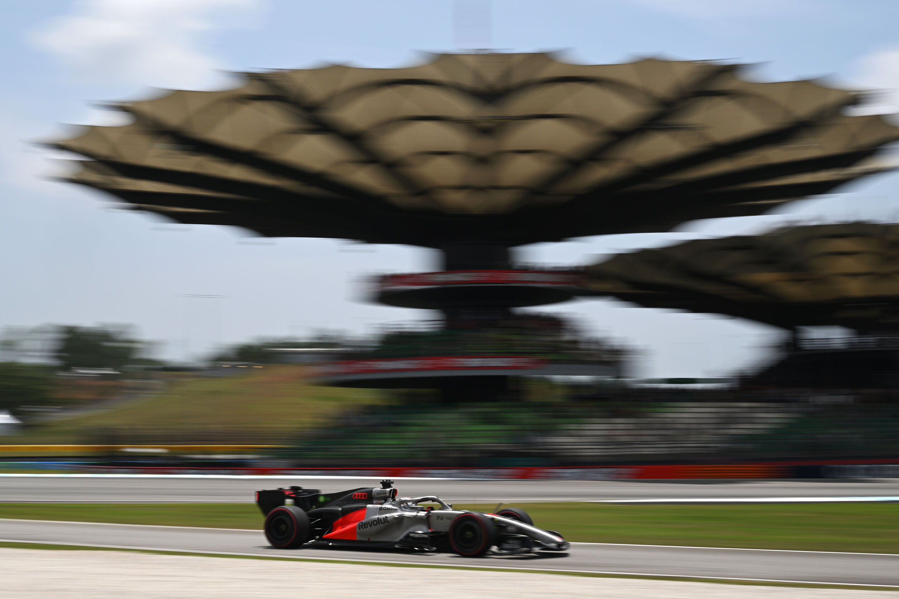 Audi Revolut F1 Team: Bahrain Grand Prix in Malaysia - Audi R26 #27, Nico Hulkenberg