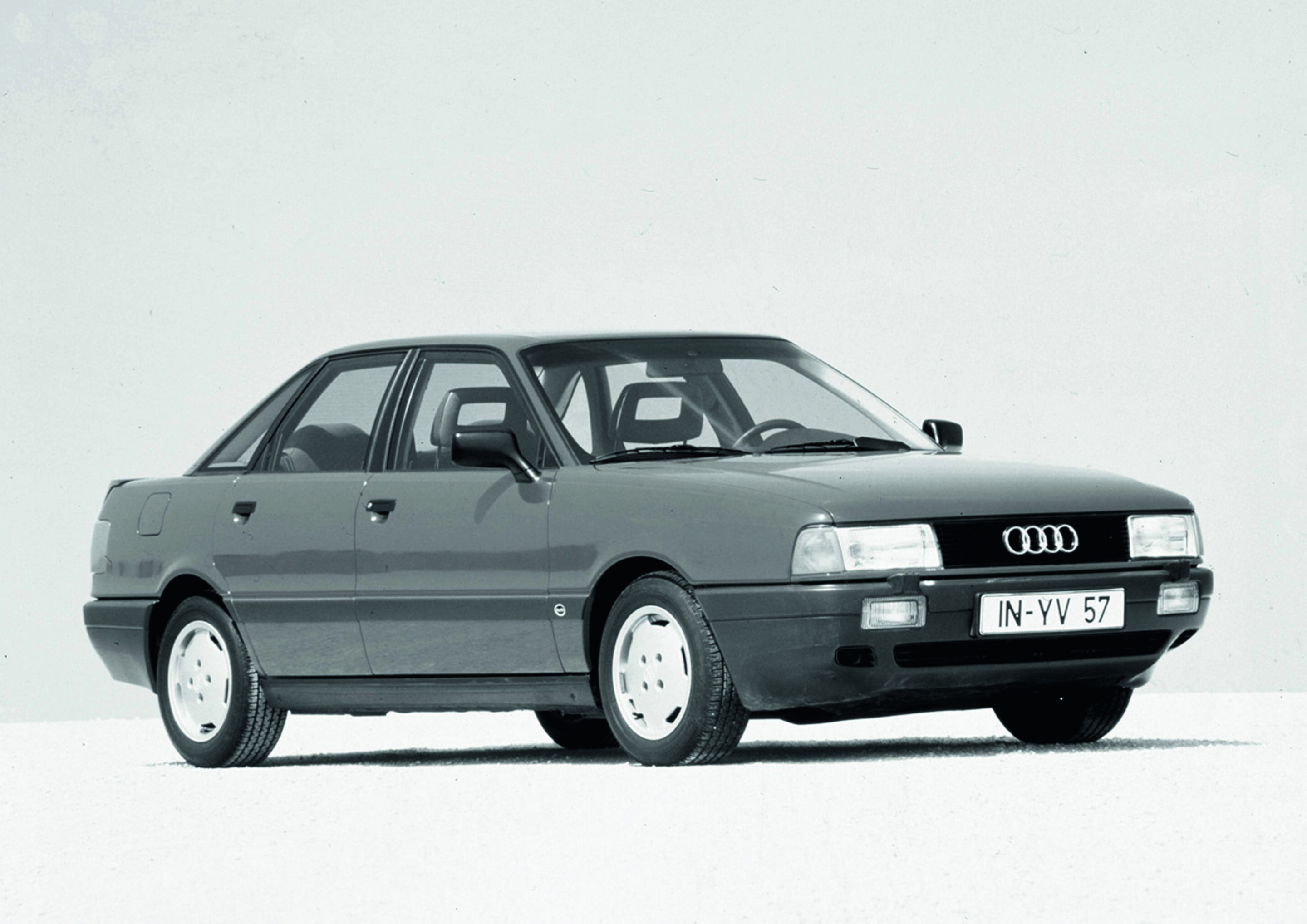 Anniversary magazine Design - Audi 80 - the 1986 model was a design milestone. Clean lines and curved surfaces encased a wedge-shaped, powerful body, a slimline greenhouse and a rounded rear end.