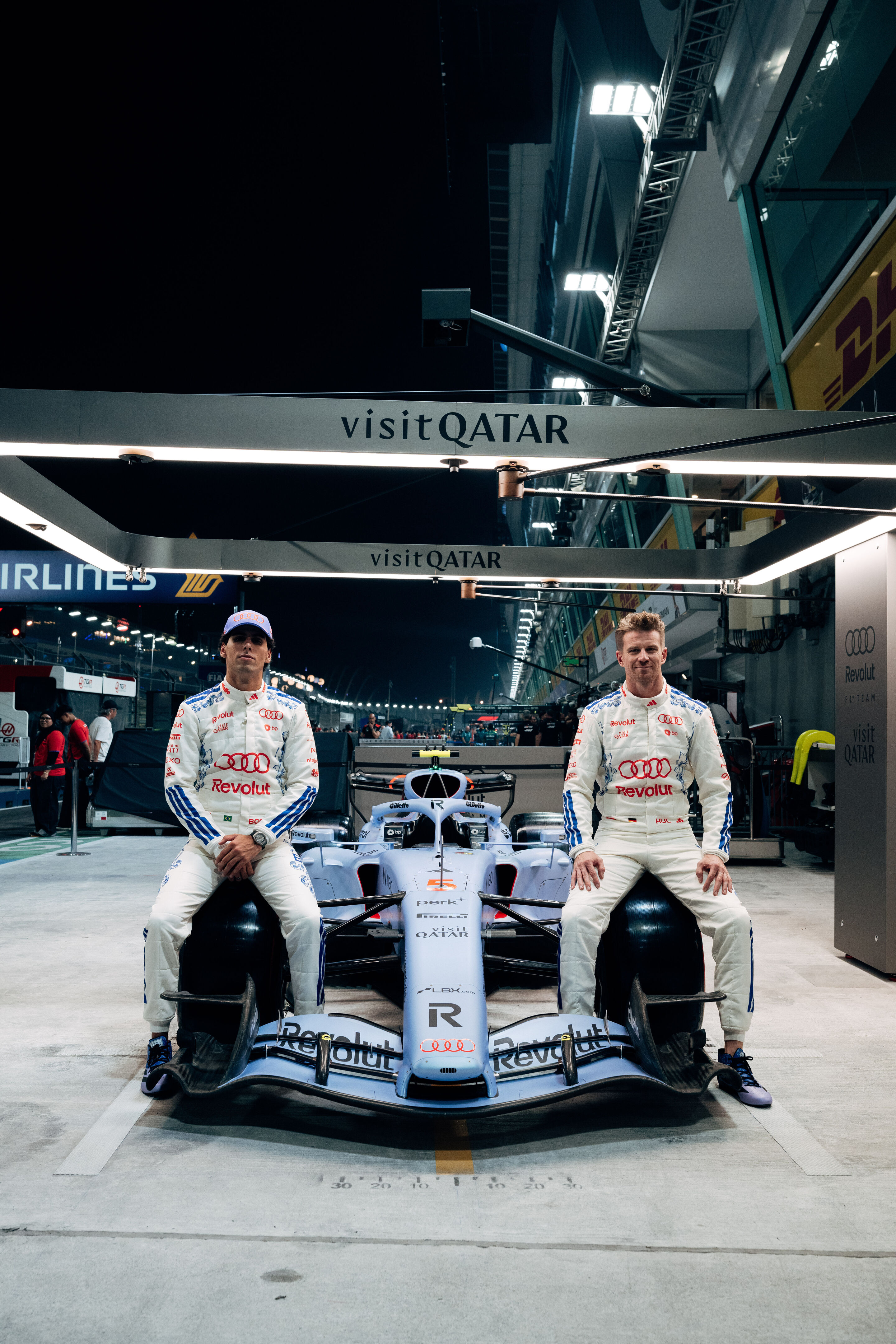 Audi Revolut F1 Team: Singapore Grand Prix - Gabriel Bortoleto and Nico Hüukenberg and the Audi R26 with special livery for the Singapore Grand Prix