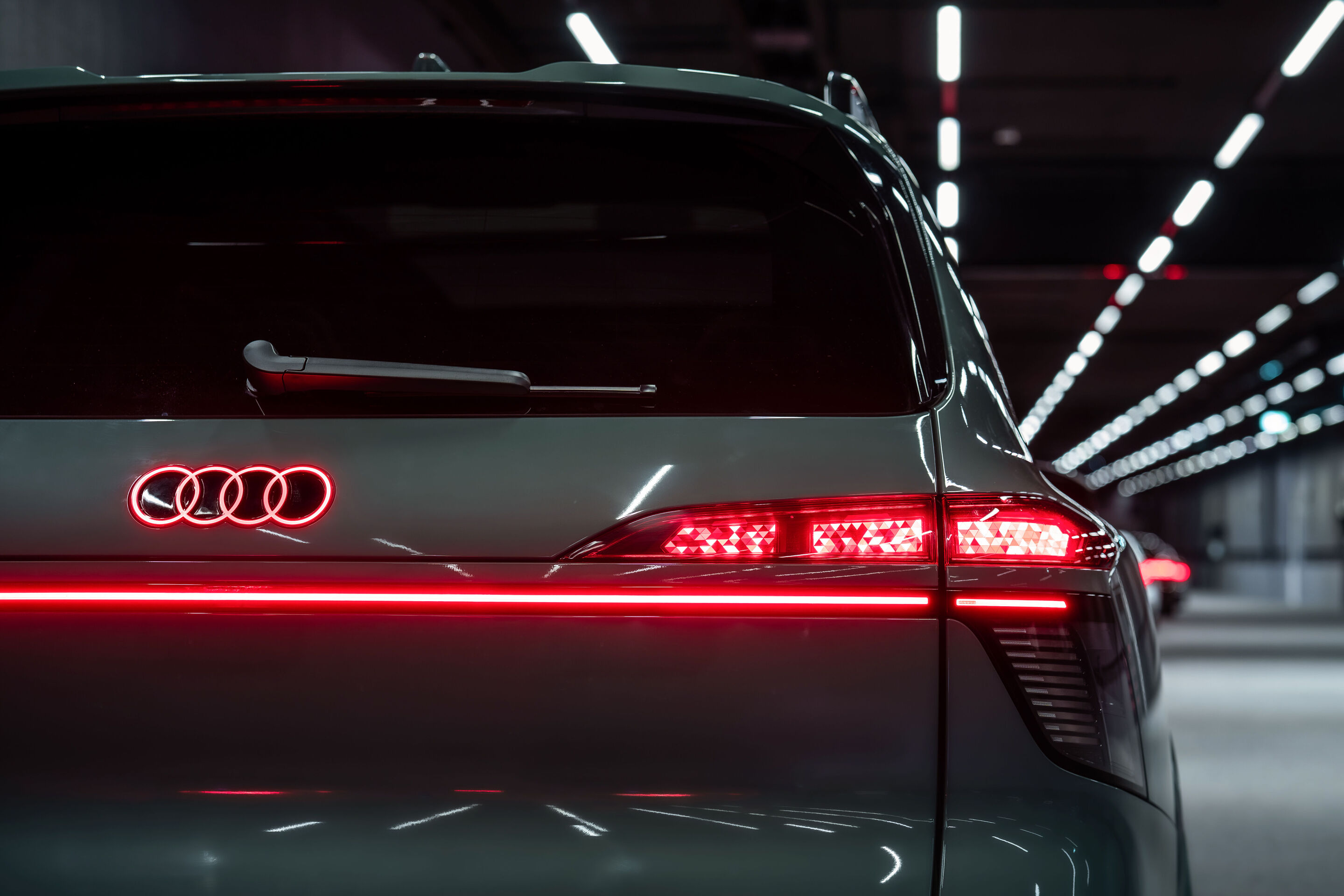Audi Q9 SUV - Curved digital OLED rear light 3.0