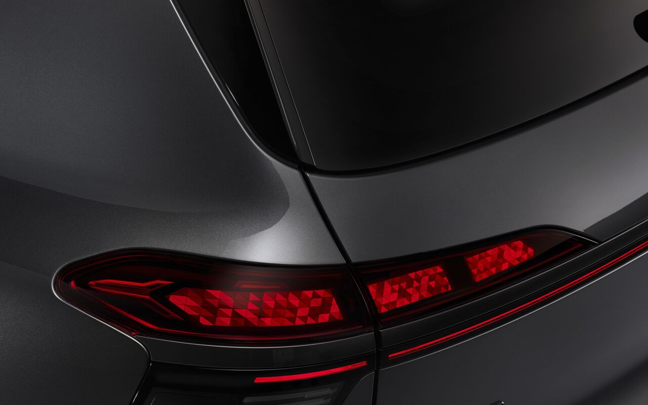 Światowa nowość w Audi Q9: zakrzywiony panel cyfrowy OLED