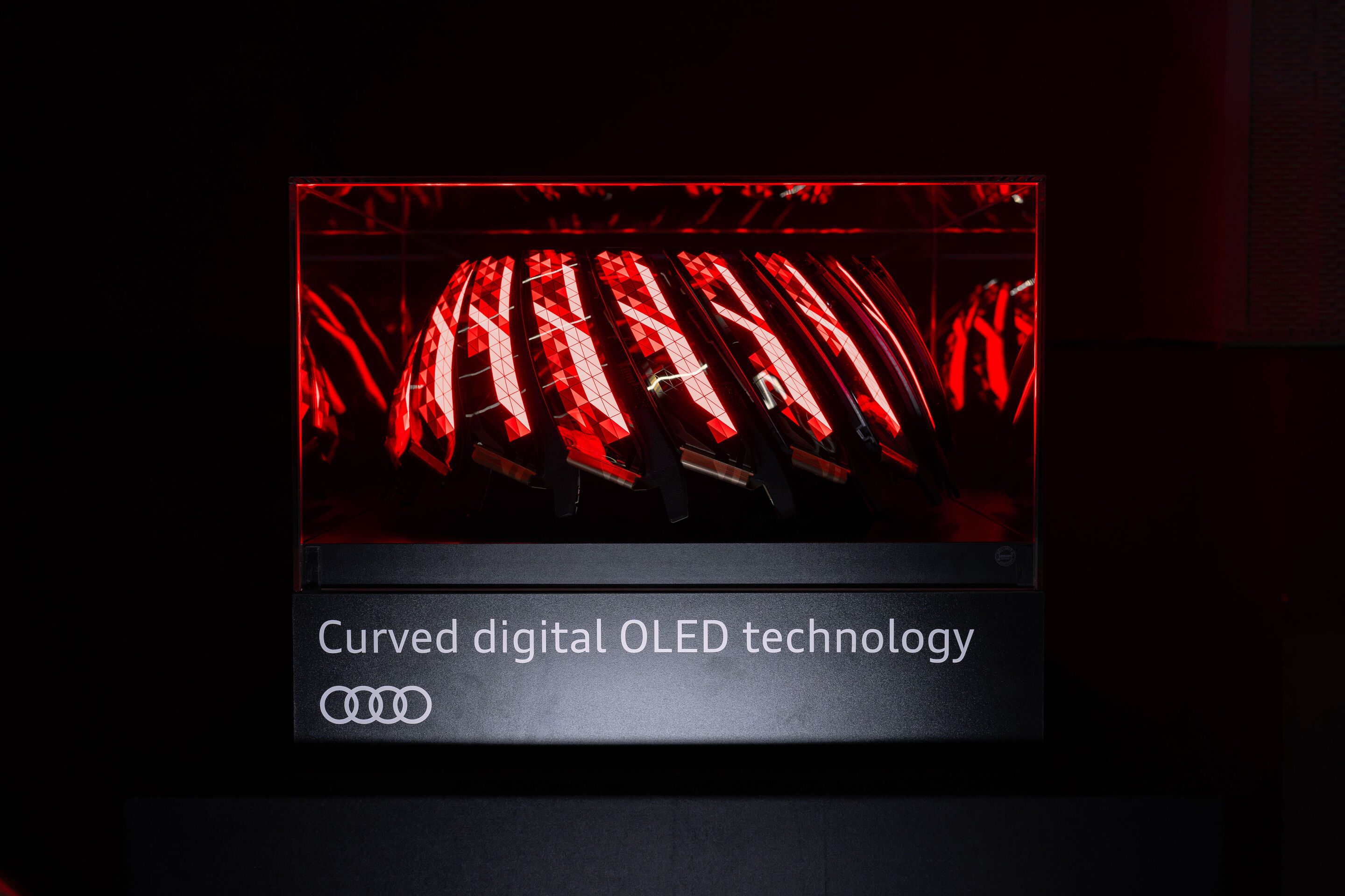 Audi OLED lighting technology - Digital OLED technology in a curved design
