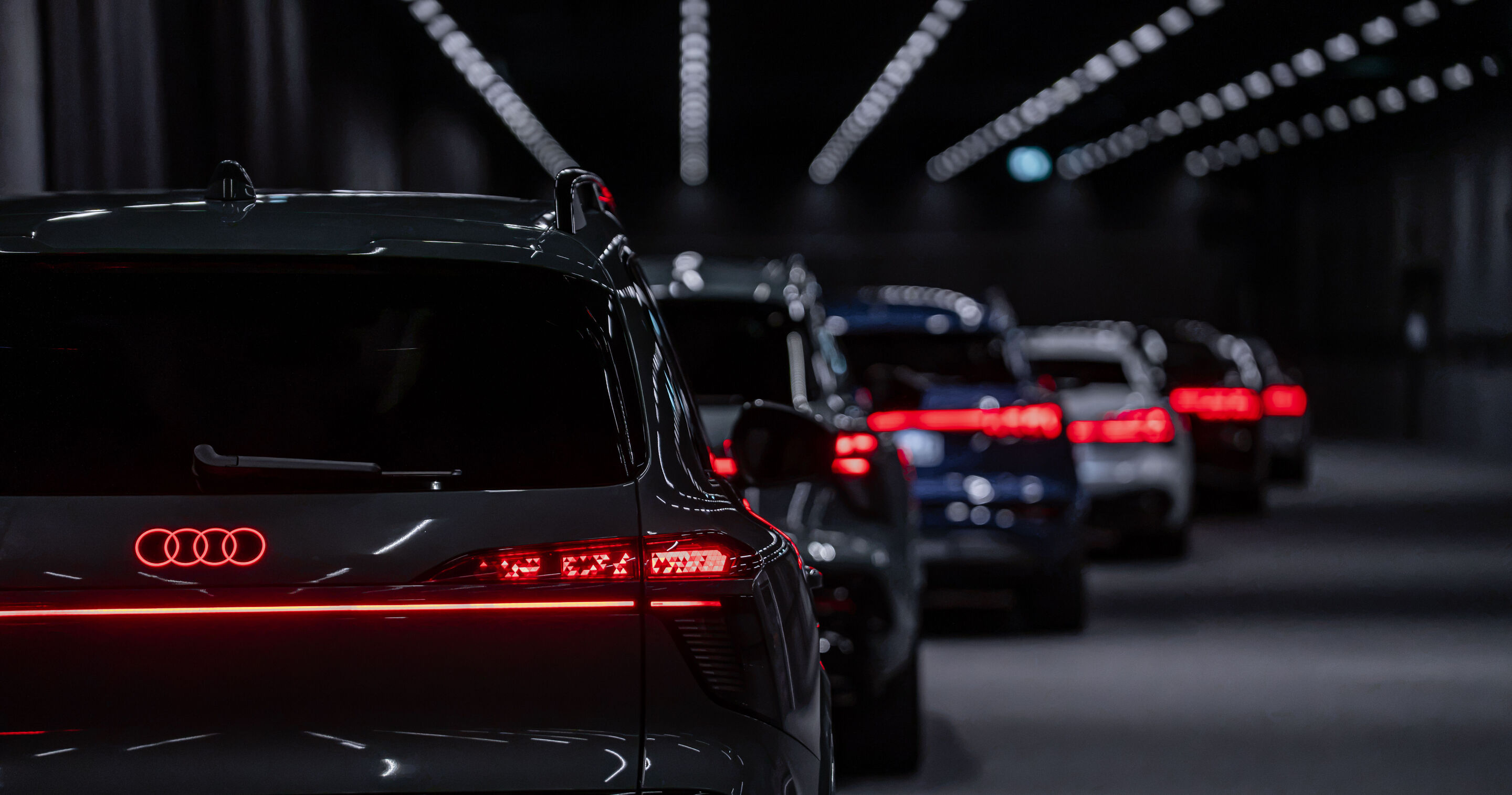 Audi OLED lighting technology - Digital OLED rear lights (Audi TT RS, Audi A8, Audi A6, Audi Q6 e-tron, Audi Q7, Audi Q9)