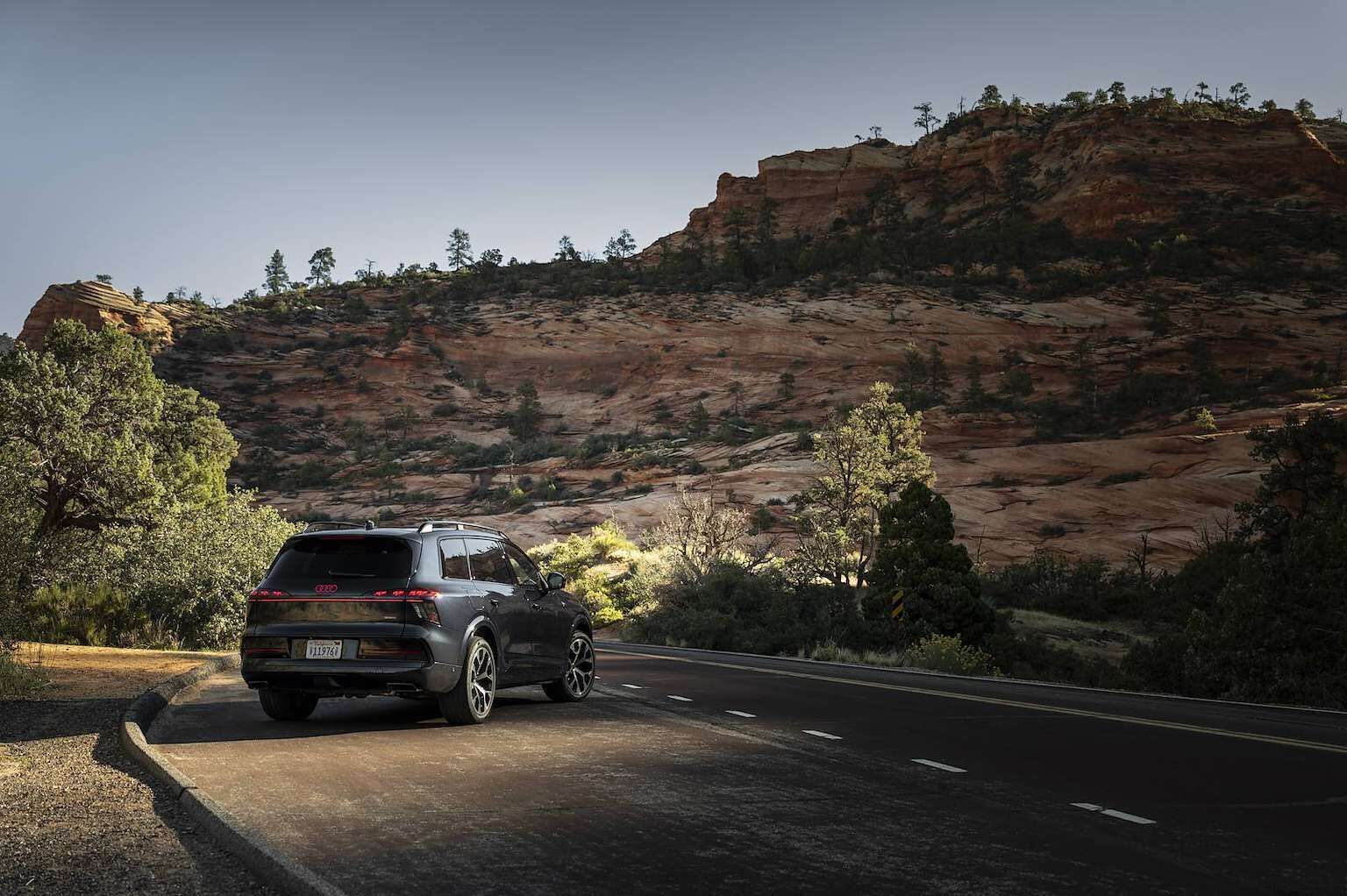 Audi Q9 SUV - Der Audi Q9 SUV ist die neue Spitze des Audi Portfolios. Er setzt durch seine kraftvolle Präsenz auf der Straße ein Statement und zeichnet sich durch technische Exzellenz, Qualität und Sicherheit aus. Impressionen aus Utah.