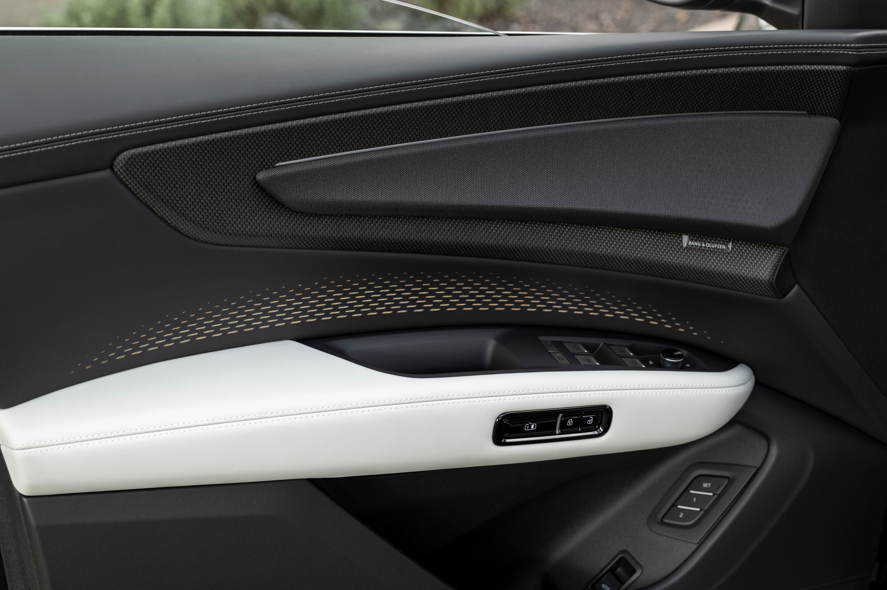 Audi Q9 SUV and Audi SQ9 SUV - The available Bang & Olufsen Premium Sound System distributes the sound through 22 loudspeakers in the interior. Two sound actuators in the front seats enhance the sound experience with perceptible impulses.