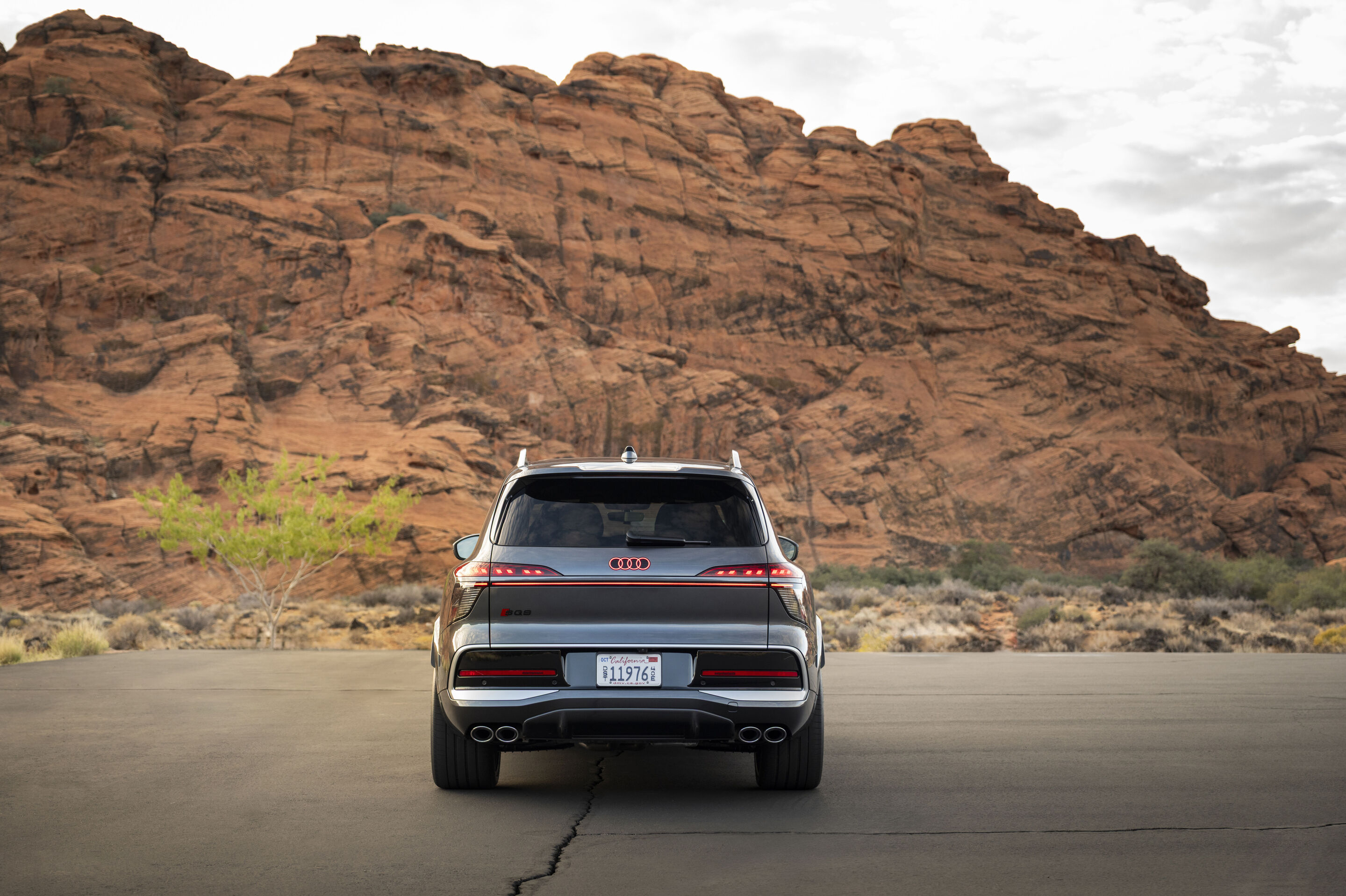Audi SQ9 SUV - Der Audi SQ9 in Daytonagrau Metallic ist das sportliche Topmodell innerhalb der Q9 Familie. Er vereint einen prestigeträchtigen SUV-Charakter mit beeindruckenden Fahrleistungen. Impressionen aus Utah.
