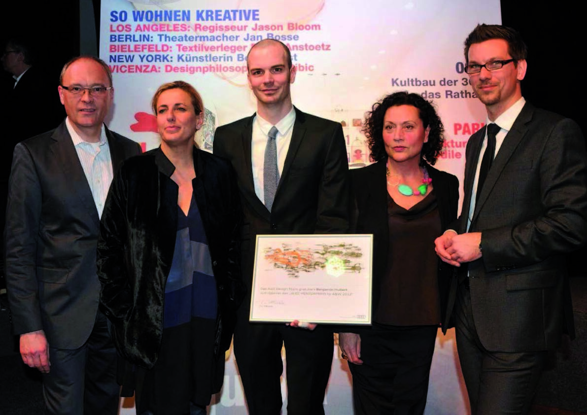 Preisverleihung A&W Designer of the Year in Köln: - v.l.n.r.: Rainer Höfler, Gesamtvertriebsleiter Audi Region West, Patricia Urquiola, Preisträgerin A&W Designer of the Year, Benjamin Hubert, Preisträger, Audi Mentorpreis by A&W, Barbara Friedrich, Chefredakteurin...