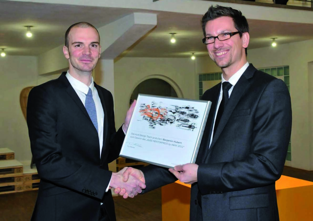 Preisverleihung A&W Designer of the Year in Köln: - Tim Miksche, Leiter der Audi Designstrategie und Kommunikation verleiht den Audi Mentorpreis by A&W an den Design Shooting Star Benjamin Hubert.