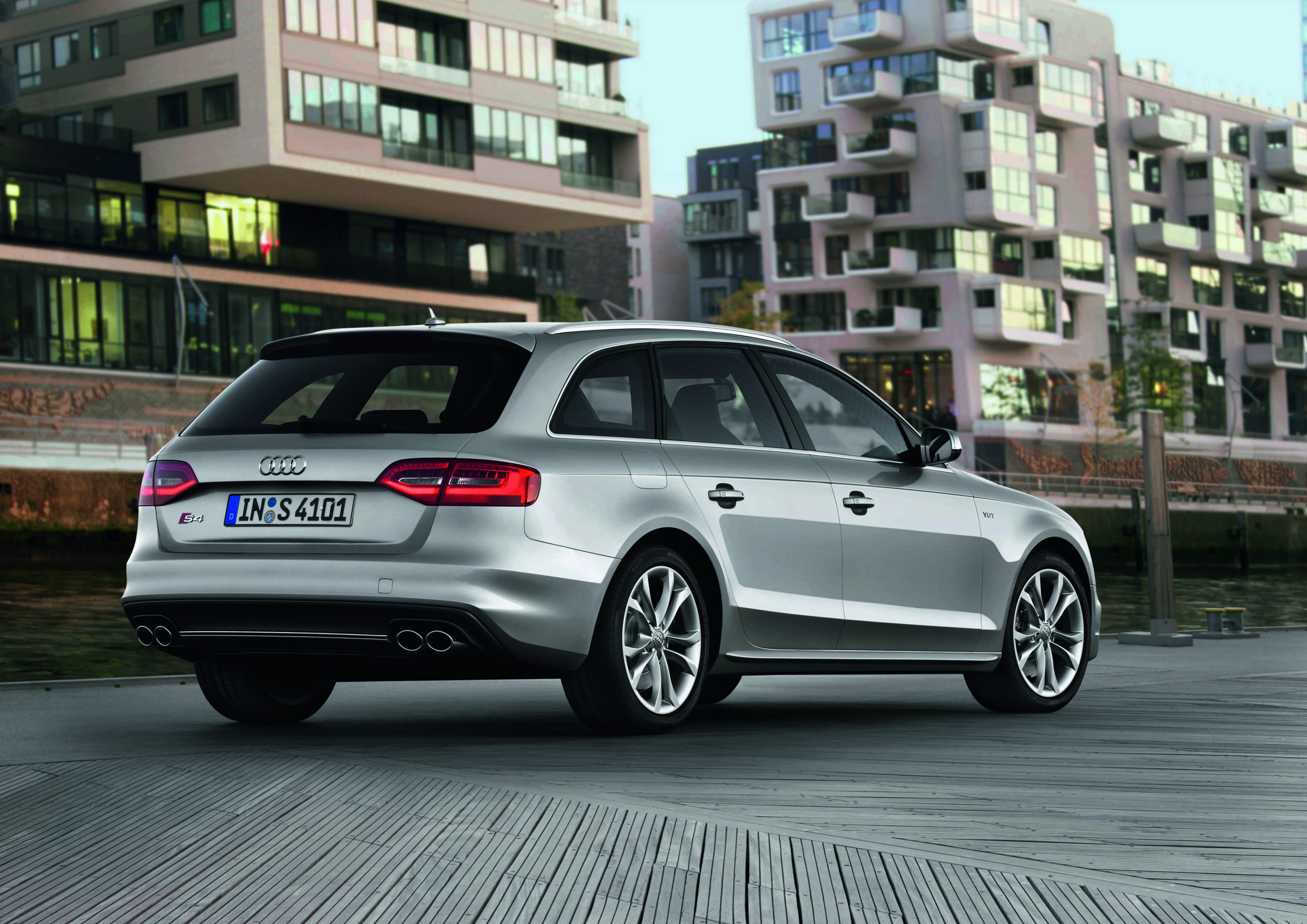 Audi S4 Avant - Farbe: Prismasilber
