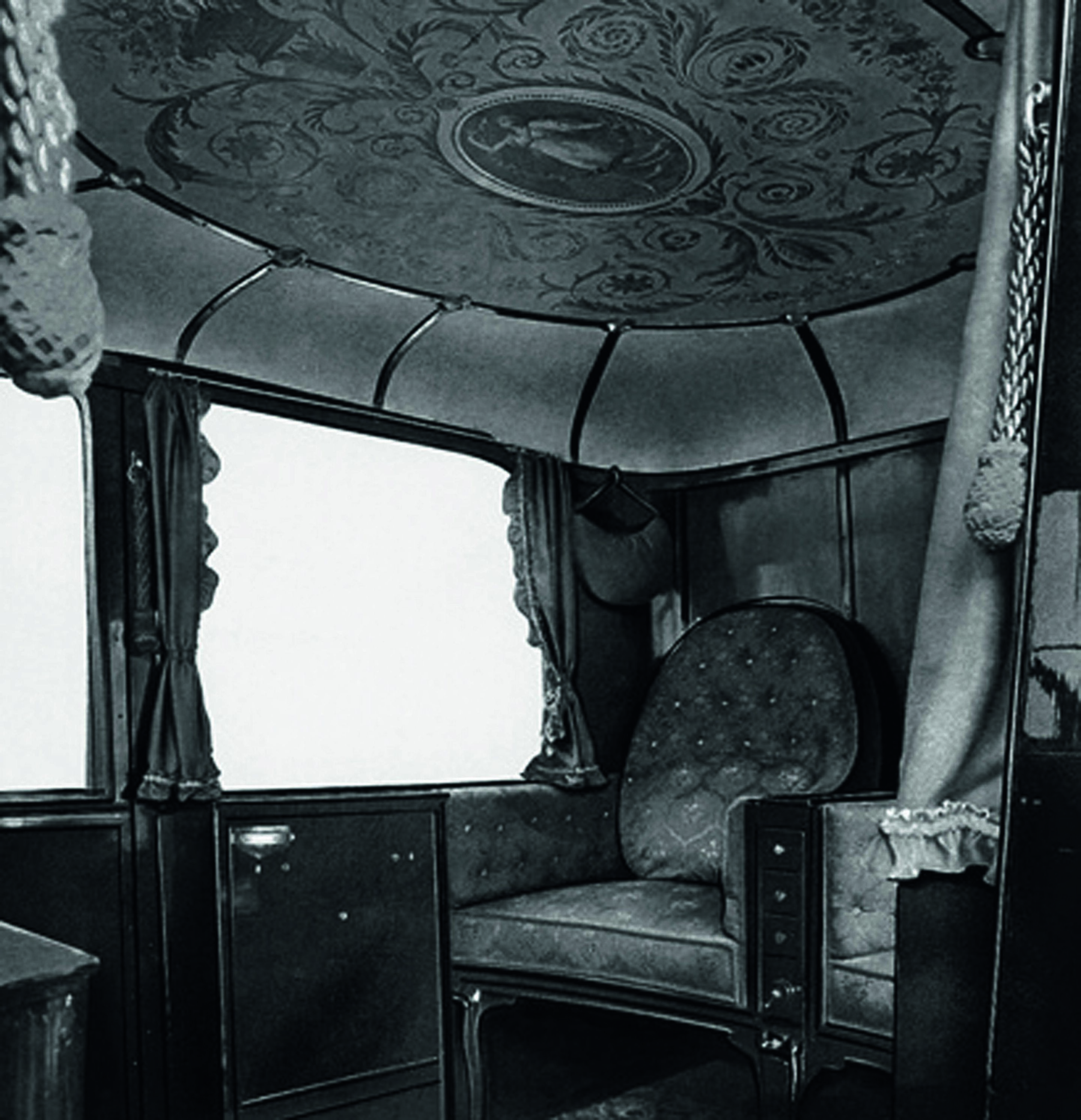 Jubiläumsmagazin Historie - Blick in einen luxuriösen, frühen Horch-Innenraum