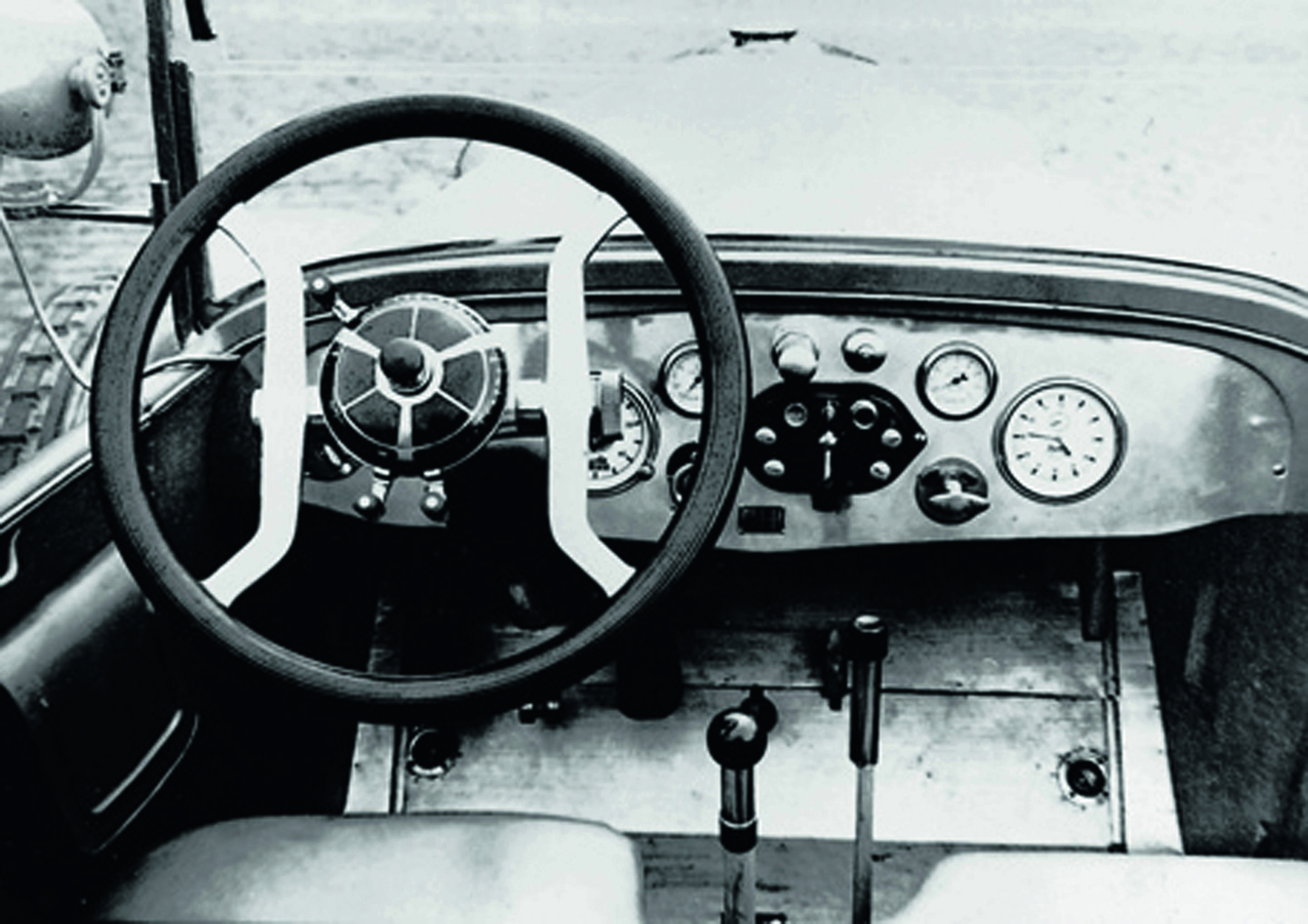 Anniversary magazine History - Innovative - left-hand drive and central gearshift were the new features on the Type K