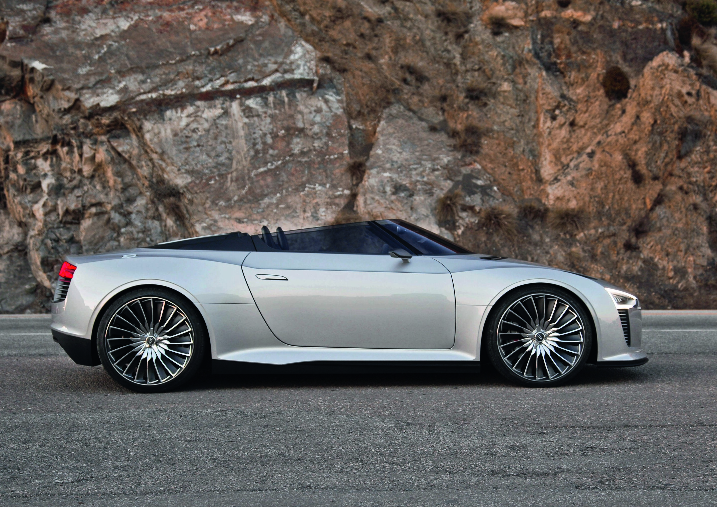 Audi e-tron Spyder (2010) - Static photo