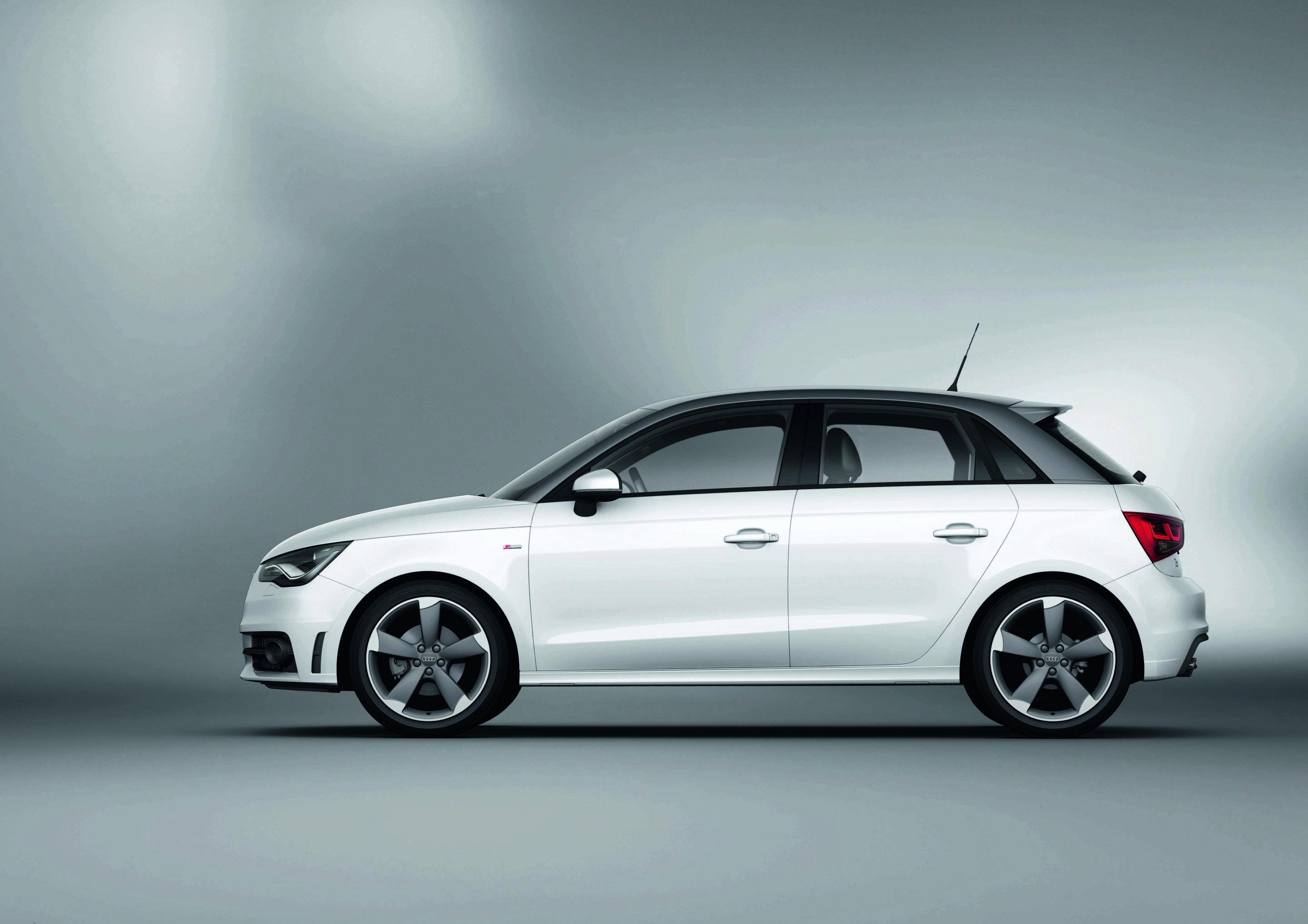 Audi A1 Sportback S line - Colour: Glacier White