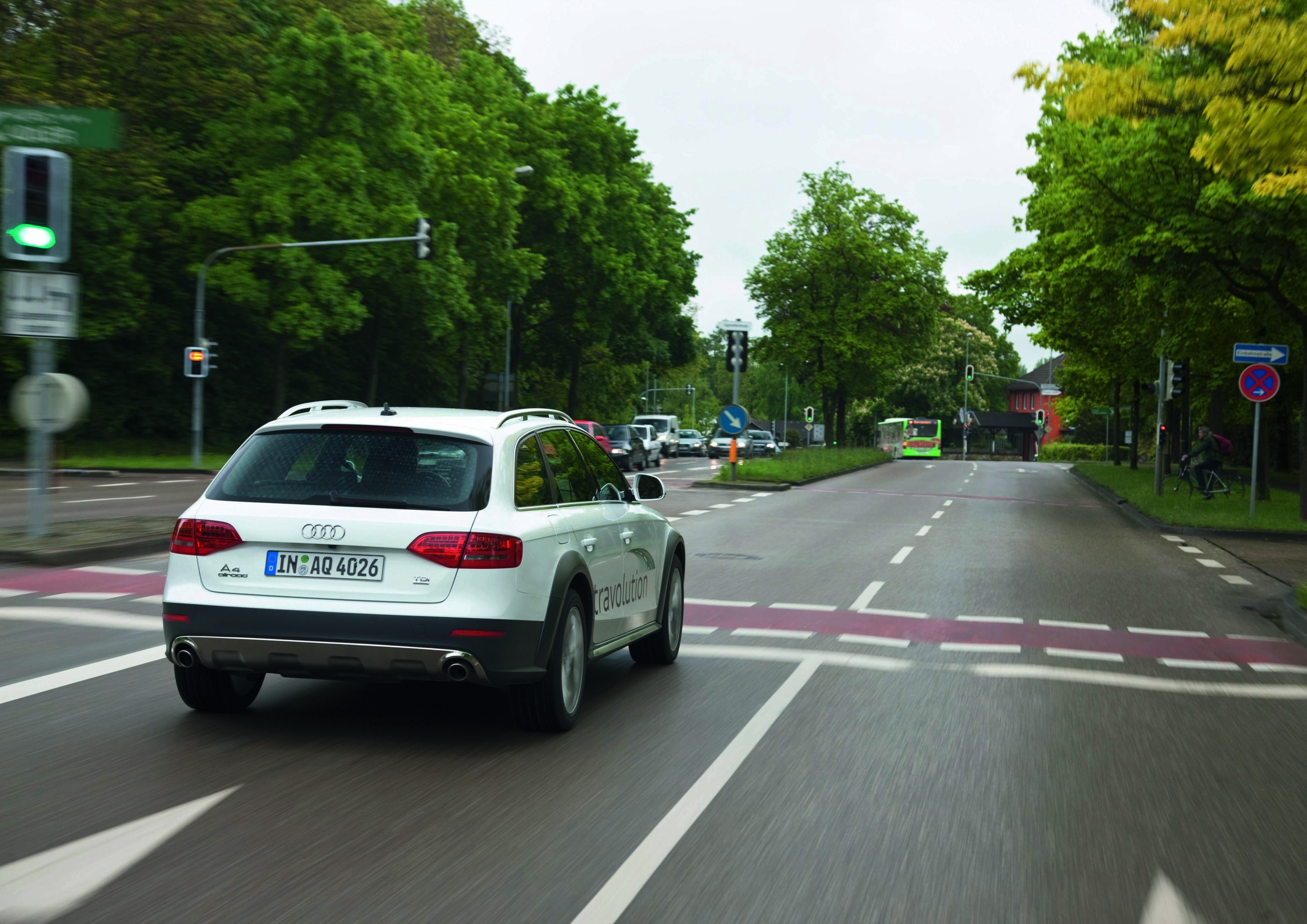 Efficient urban driving – the Audi travolution project - travolution - Traffic information, clear road