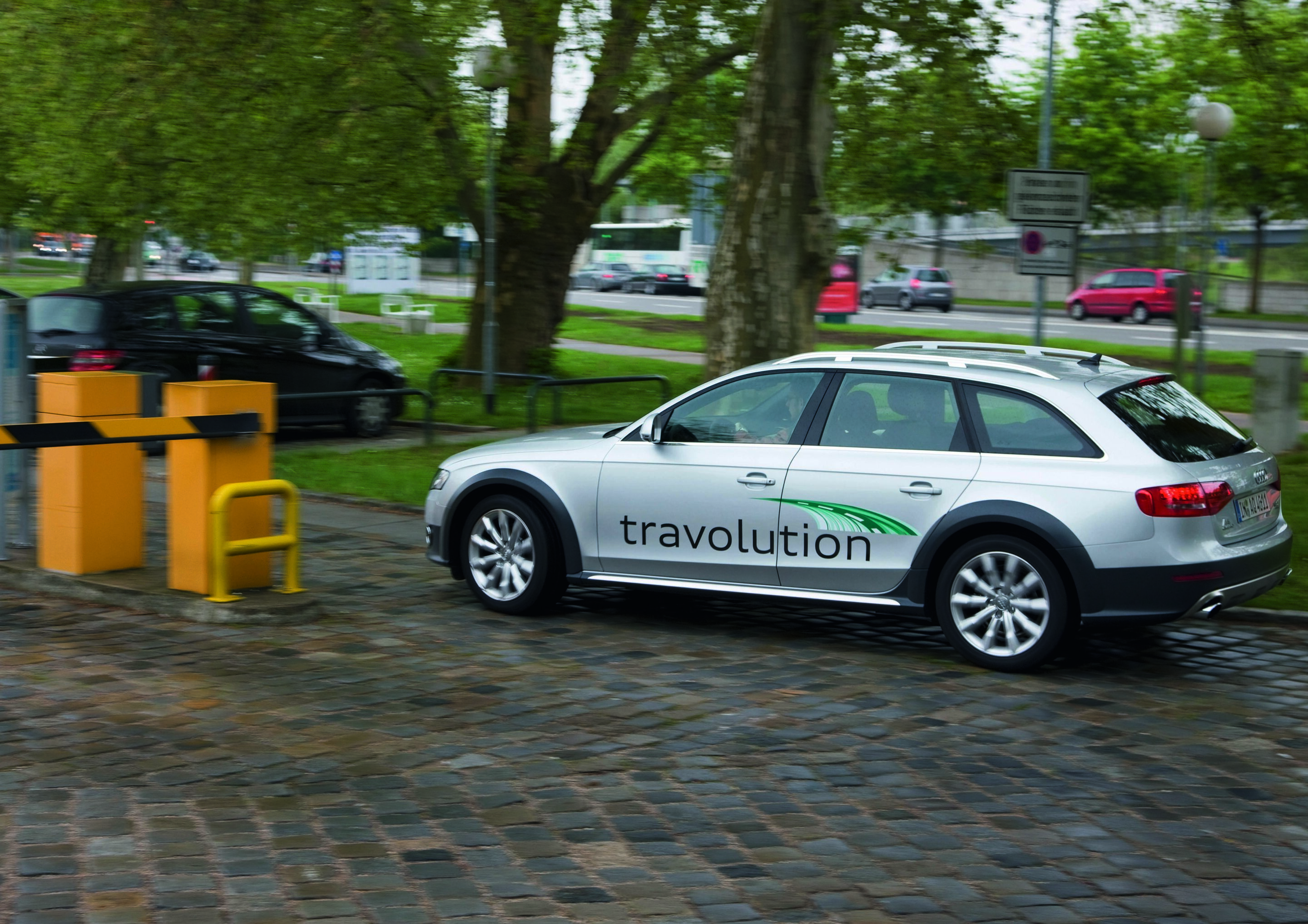 Efficient urban driving – the Audi travolution project - travolution - Car park assistent
