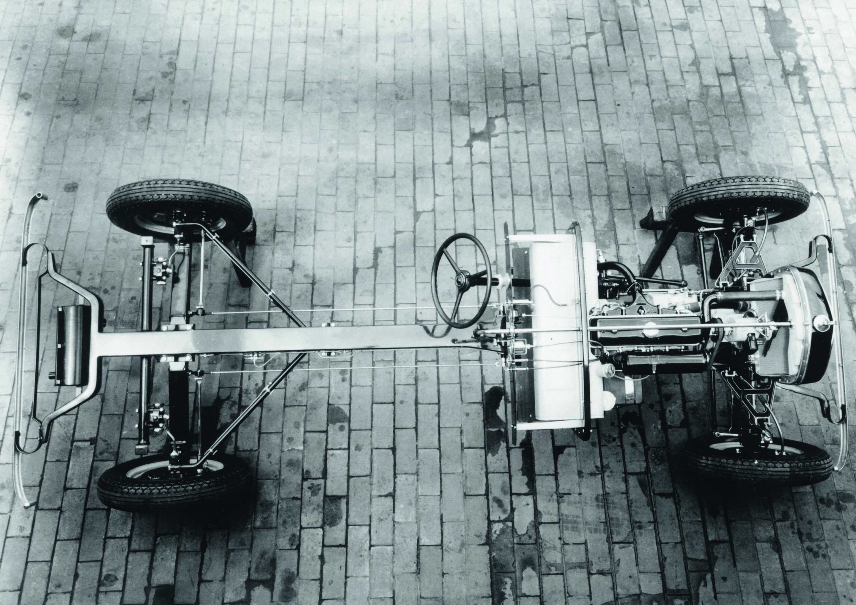 Jubiläumsmagazin Historie - Chassis des Audi Front mit längs eingebautem Sechszylinder